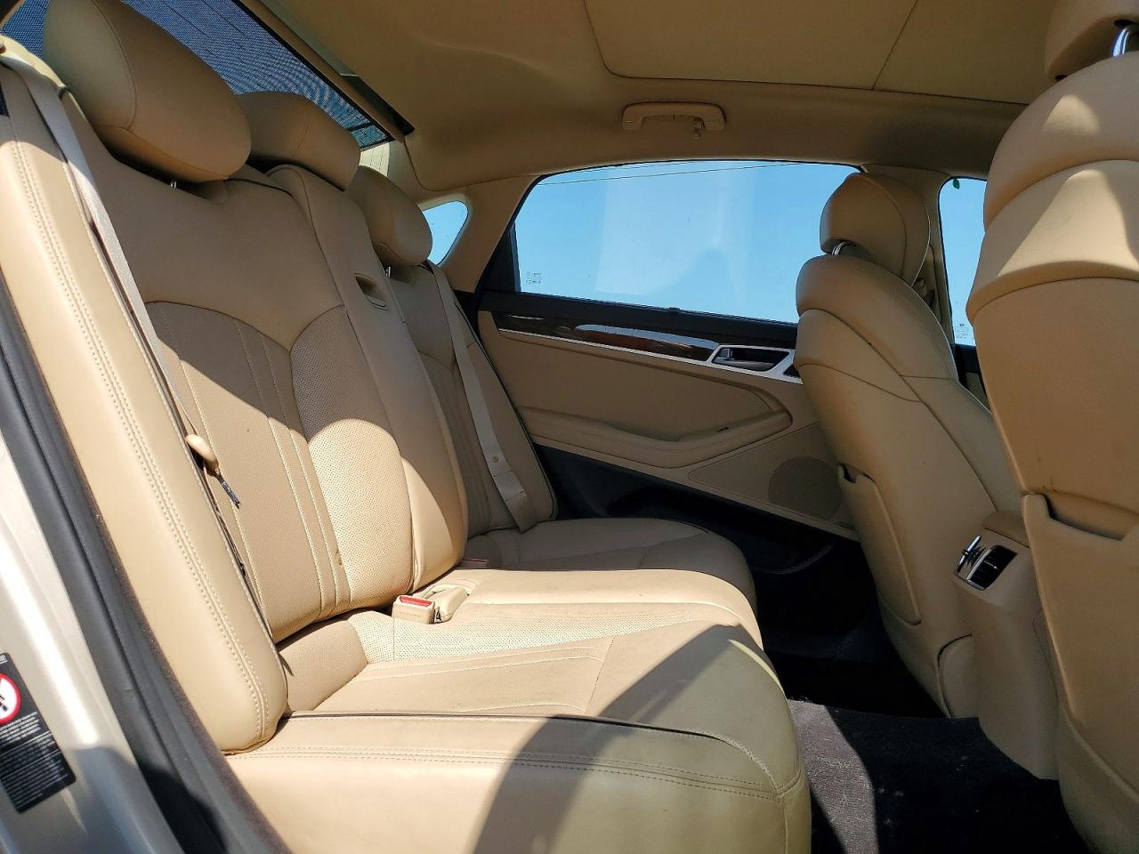 2015 Hyundai Genesis 3.8l Beige vin: KMHGN4JE7FU079648