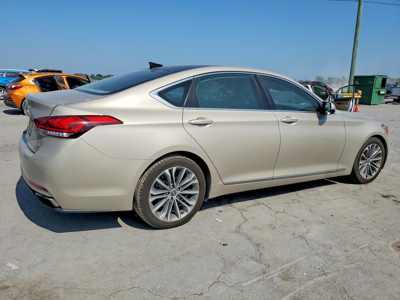 2015 Hyundai Genesis 3.8l Beige vin: KMHGN4JE7FU079648