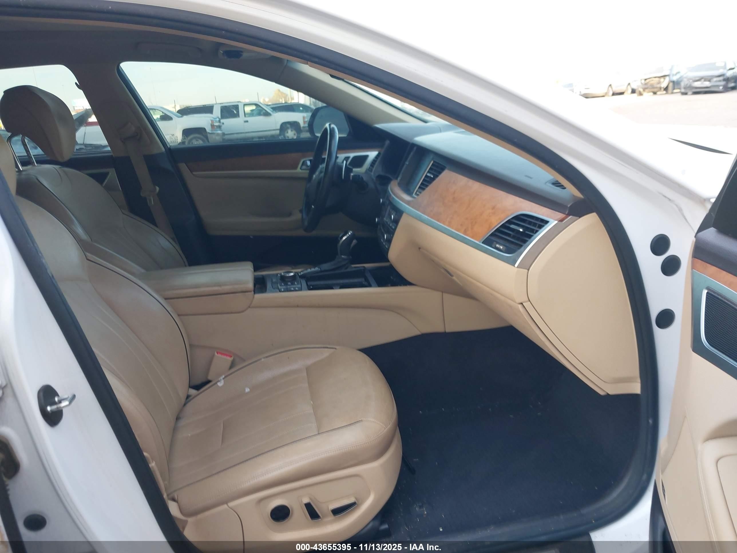 2015 Hyundai Genesis 3.8 White vin: KMHGN4JE7FU085238