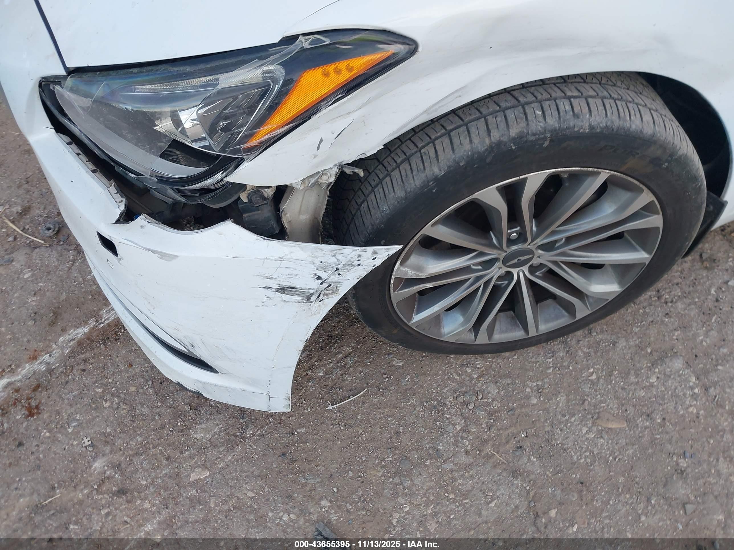 2015 Hyundai Genesis 3.8 White vin: KMHGN4JE7FU085238