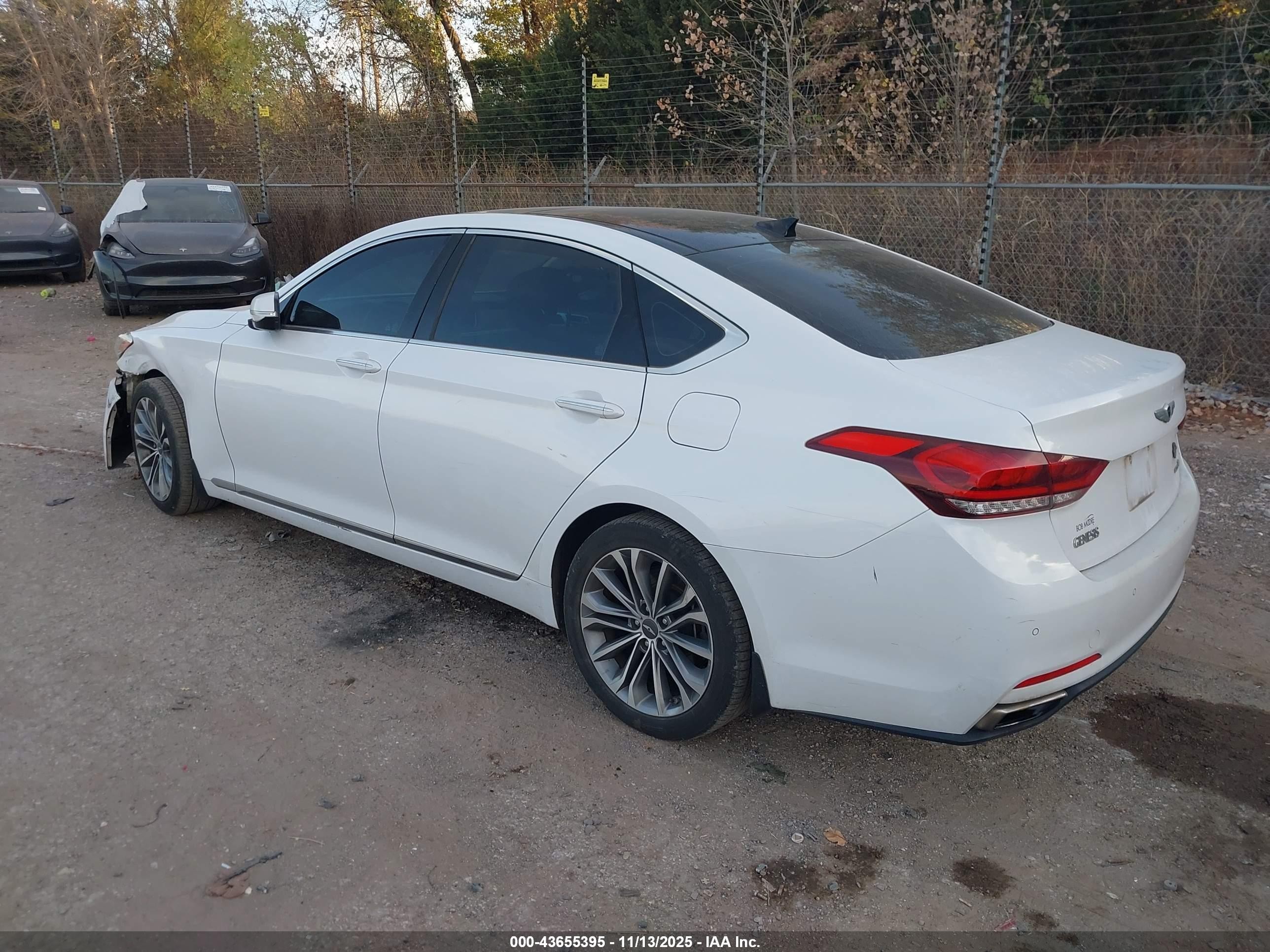 2015 Hyundai Genesis 3.8 White vin: KMHGN4JE7FU085238