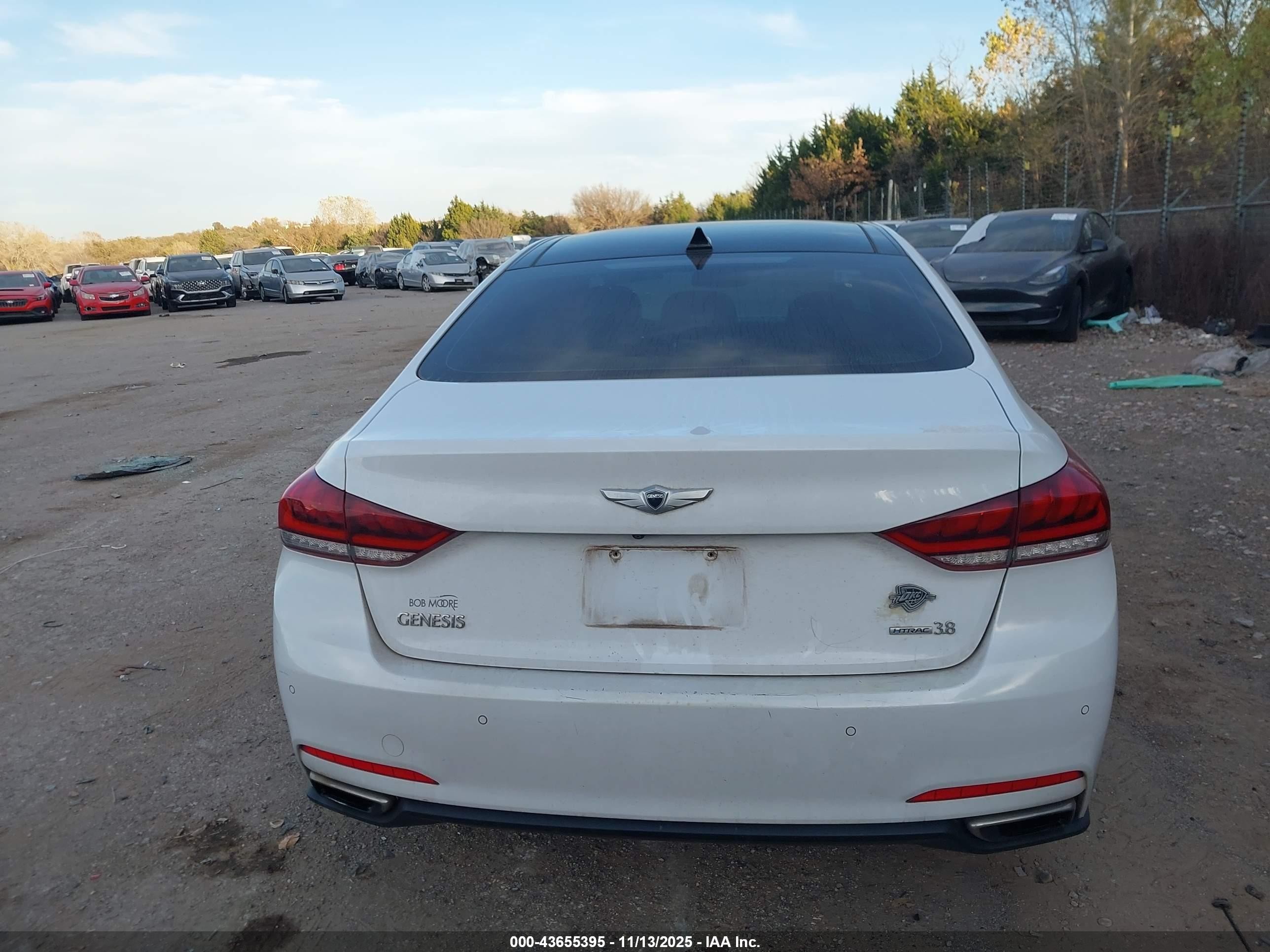 2015 Hyundai Genesis 3.8 White vin: KMHGN4JE7FU085238