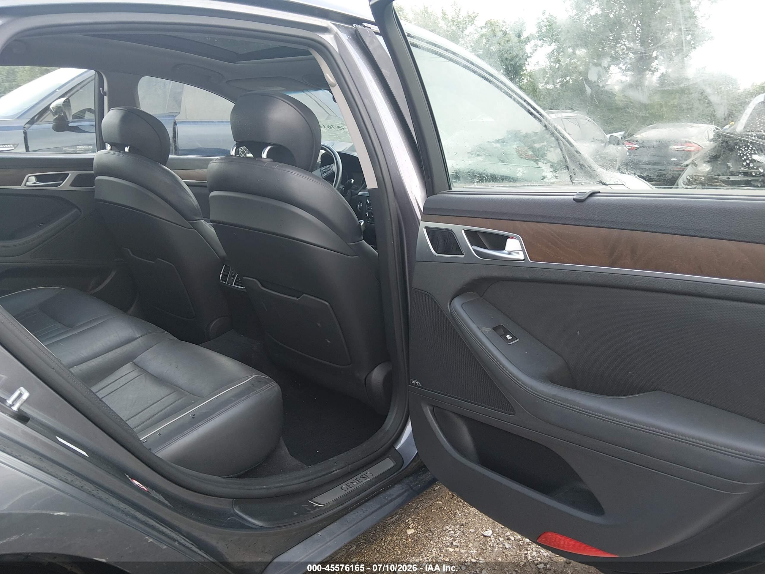 2015 Hyundai Genesis 3.8 Gray vin: KMHGN4JE7FU086227
