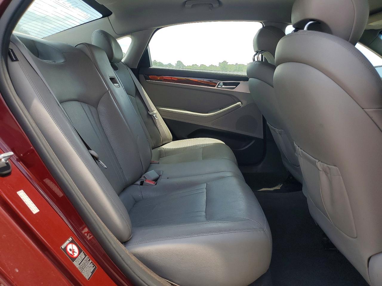 2015 Hyundai Genesis 3.8l Maroon vin: KMHGN4JE7FU087989