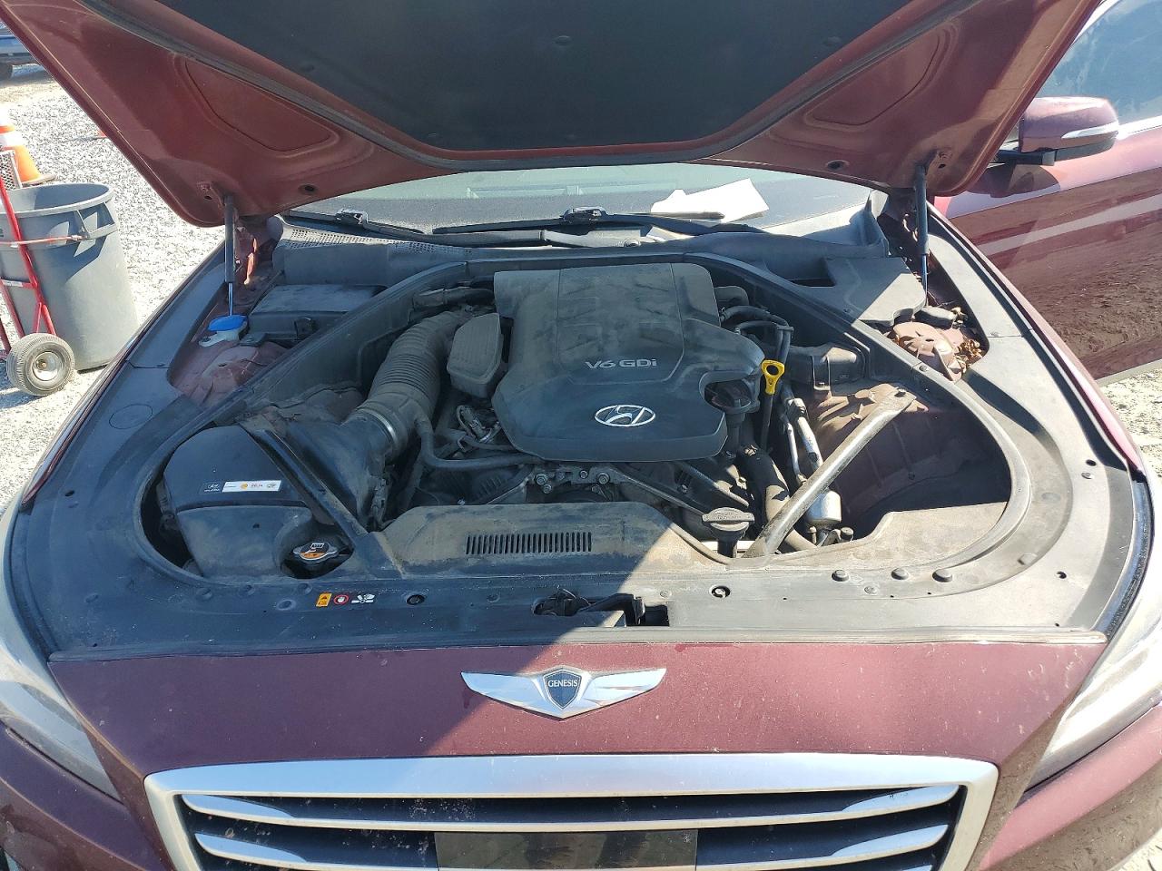 2015 Hyundai Genesis 3.8l Burgundy vin: KMHGN4JE8FU020544