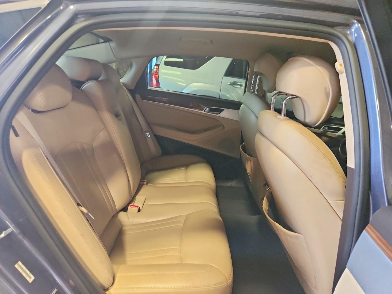 2015 Hyundai Genesis 3.8l Blue vin: KMHGN4JE8FU024576
