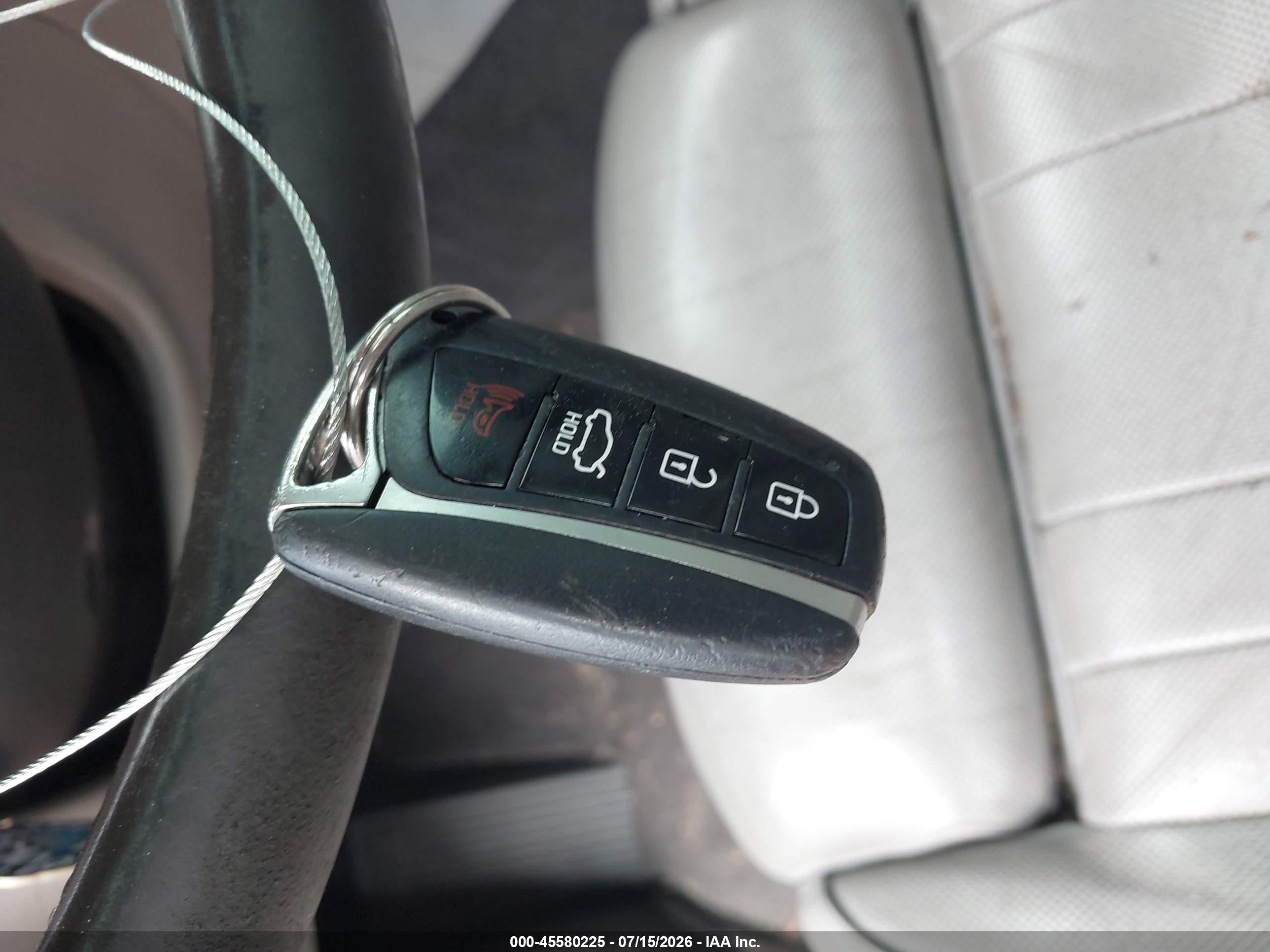 2015 Hyundai Genesis 3.8 Maroon vin: KMHGN4JE8FU026618
