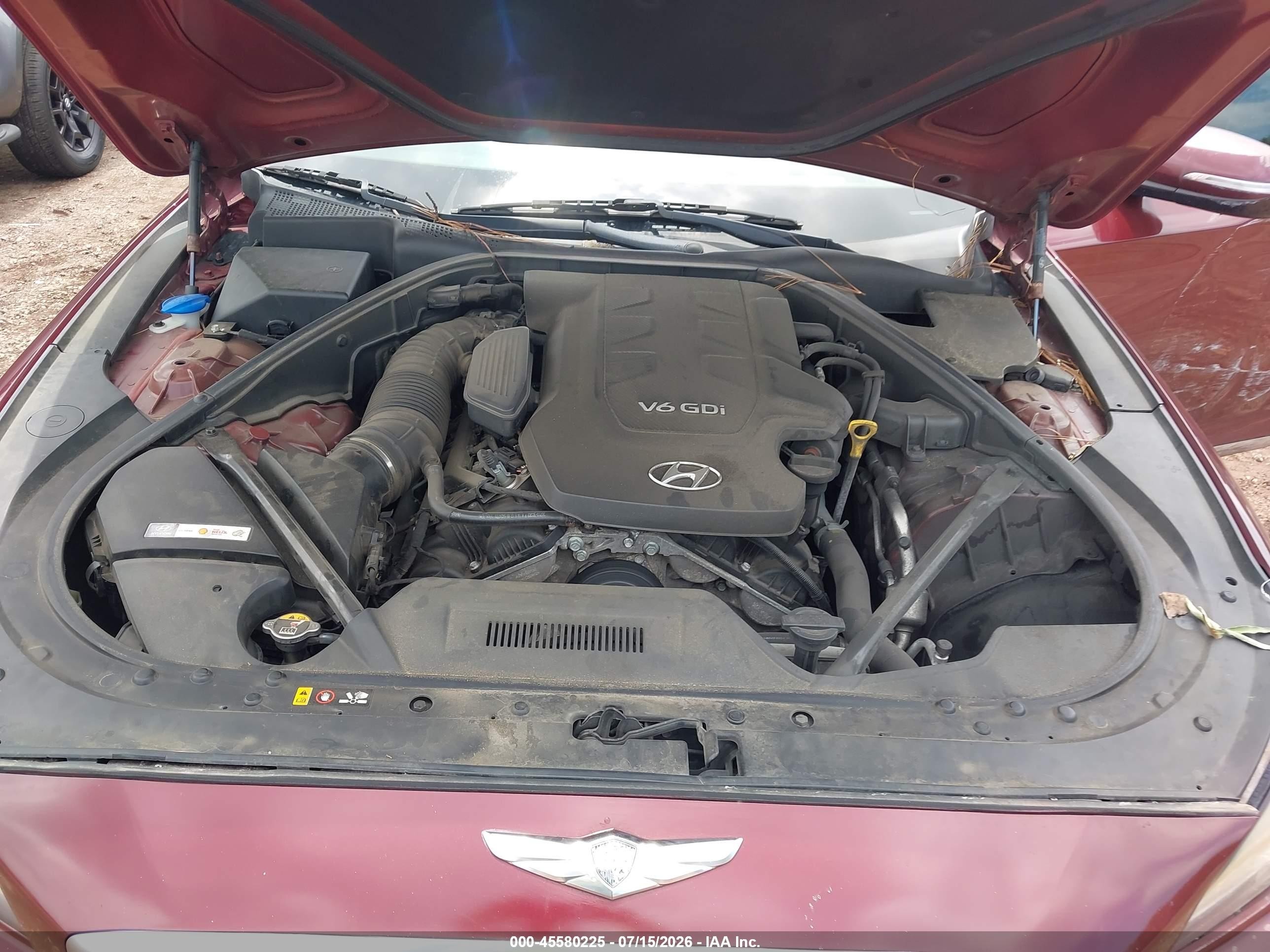 2015 Hyundai Genesis 3.8 Maroon vin: KMHGN4JE8FU026618