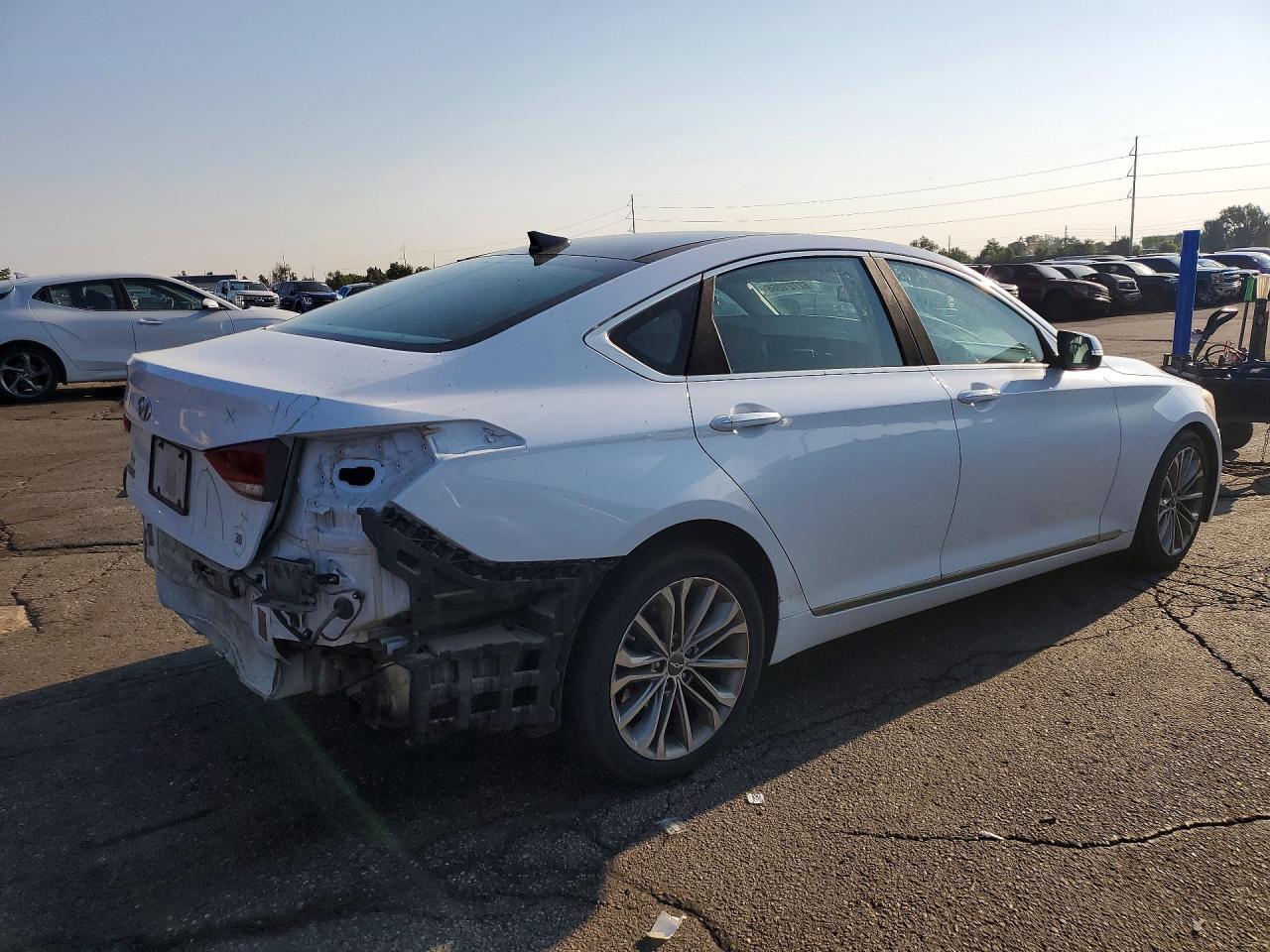 2015 Hyundai Genesis 3.8l Белый vin: KMHGN4JE8FU033987
