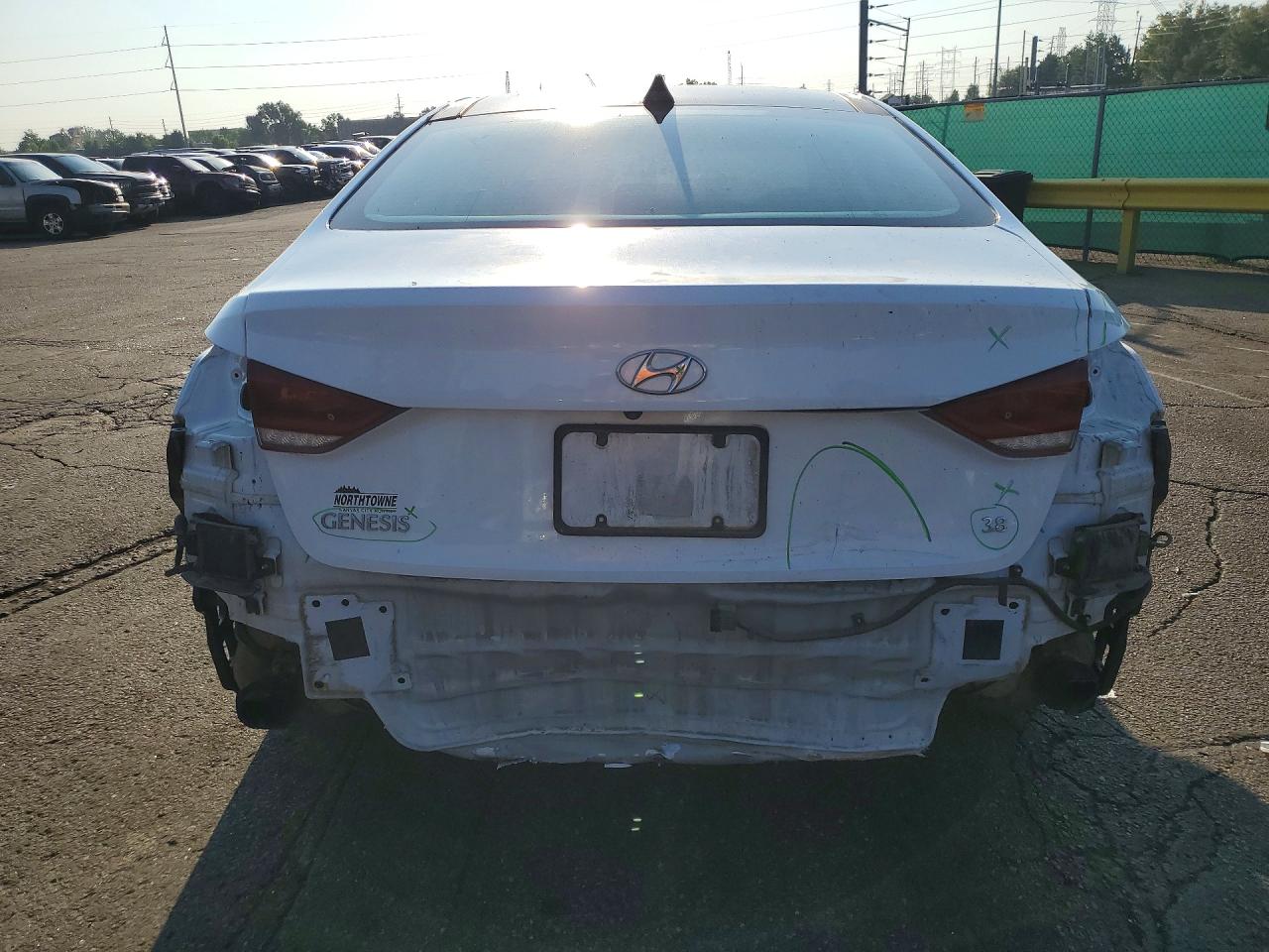 2015 Hyundai Genesis 3.8l Белый vin: KMHGN4JE8FU033987