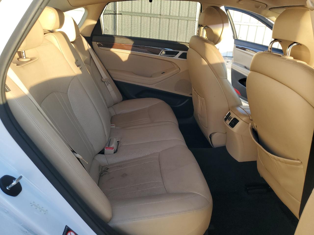 2015 Hyundai Genesis 3.8l White vin: KMHGN4JE8FU050370
