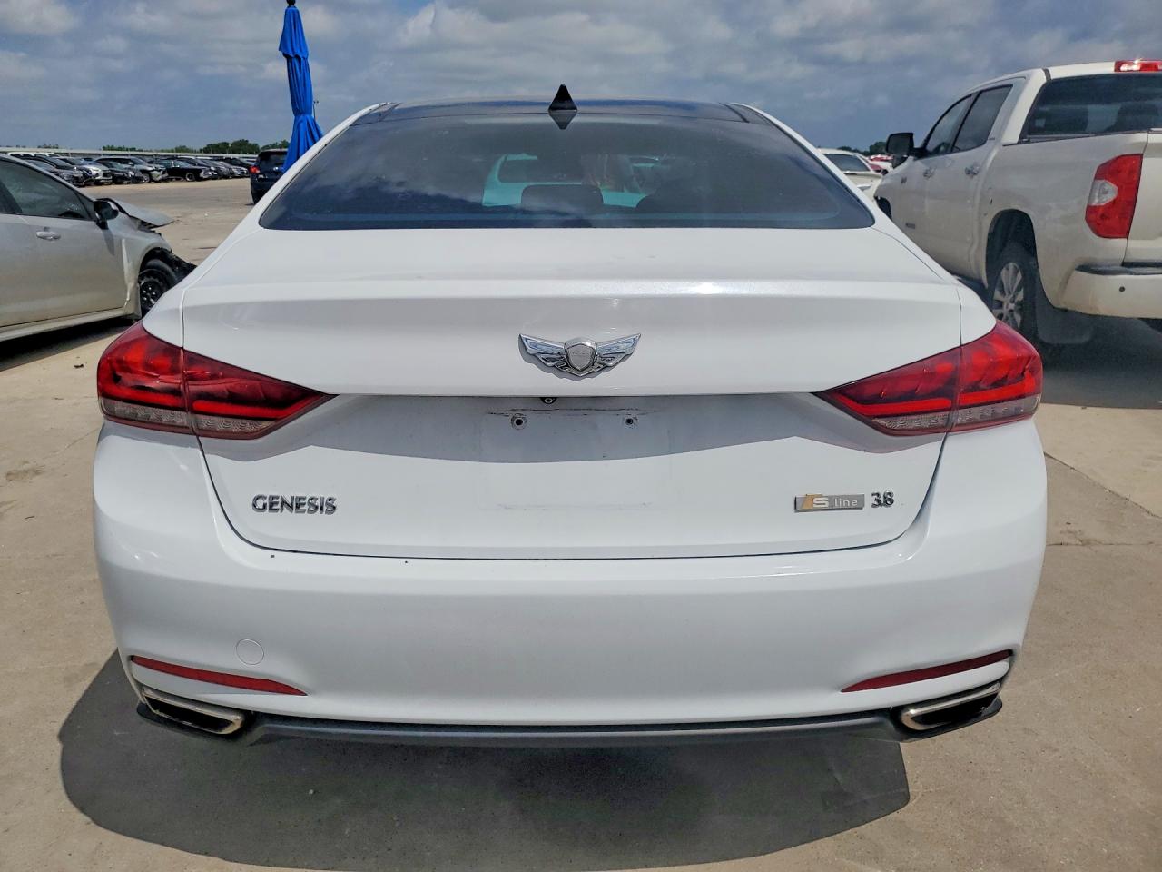 2015 Hyundai Genesis 3.8l White vin: KMHGN4JE8FU058288