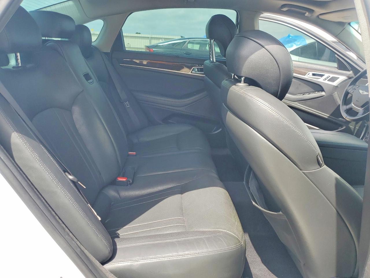 2015 Hyundai Genesis 3.8l White vin: KMHGN4JE8FU058288