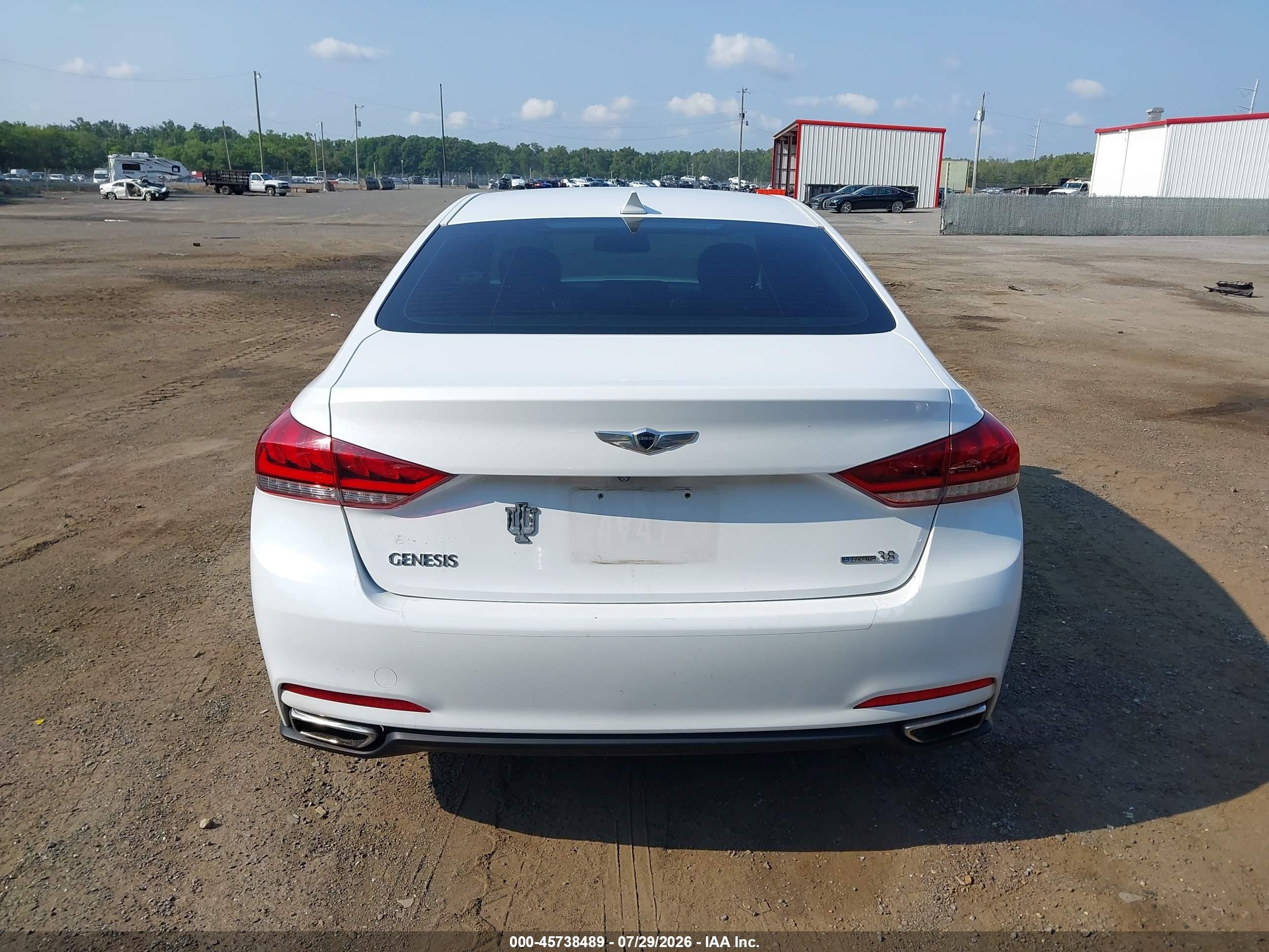 2015 Hyundai Genesis 3.8 Белый vin: KMHGN4JE8FU060154