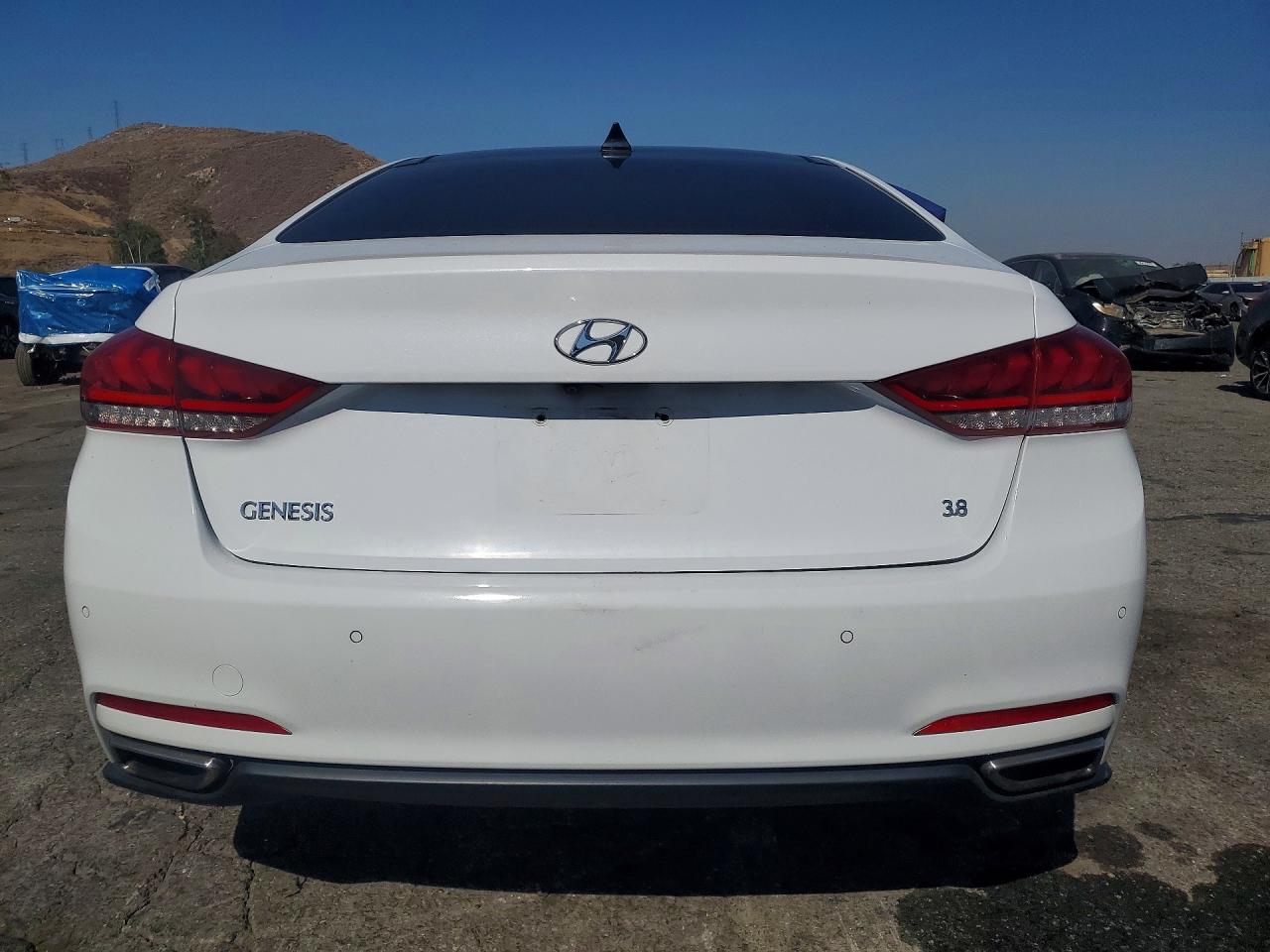 2015 Hyundai Genesis 3.8l White vin: KMHGN4JE8FU071056