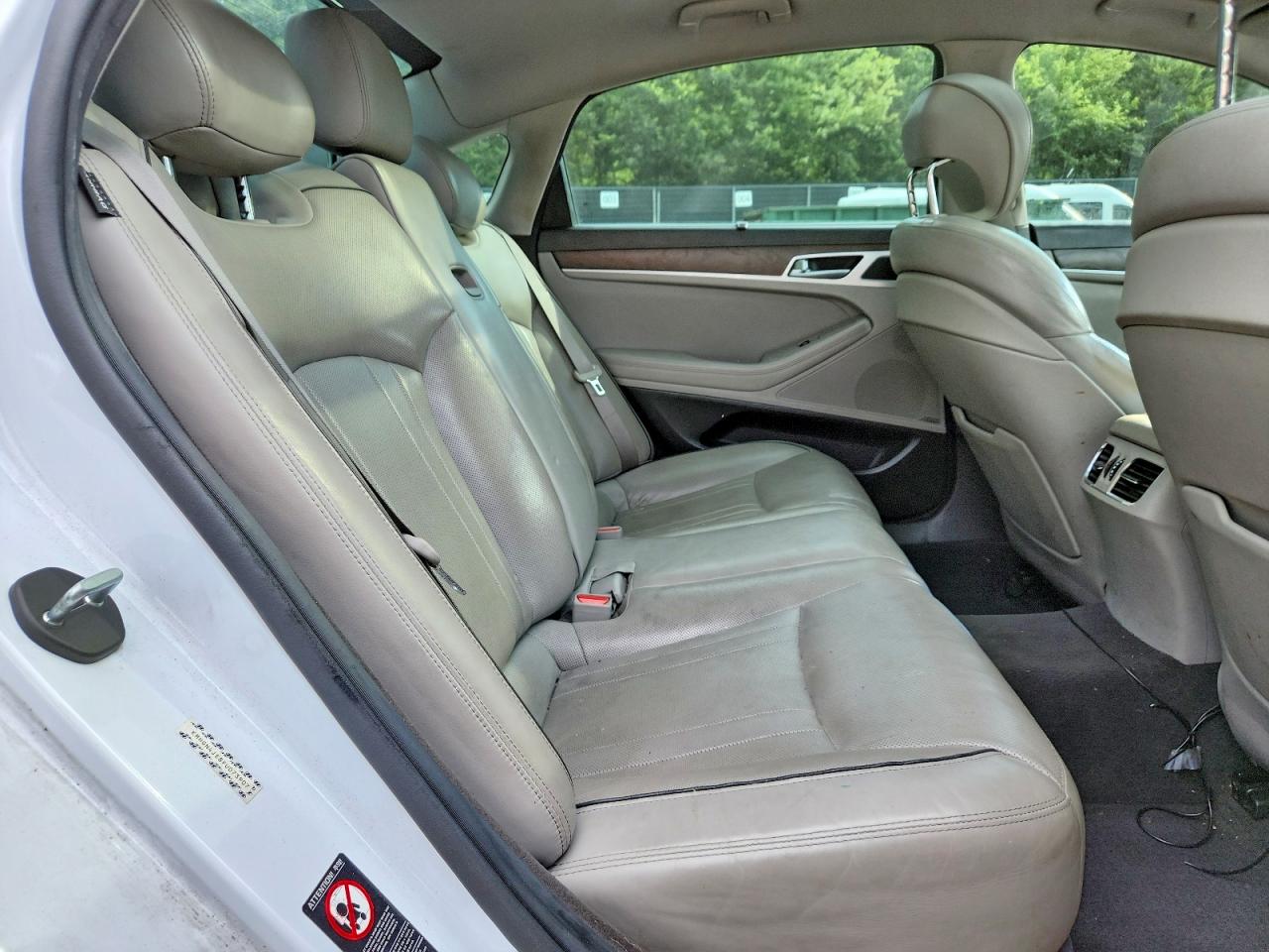 2015 Hyundai Genesis 3.8l White vin: KMHGN4JE8FU073907