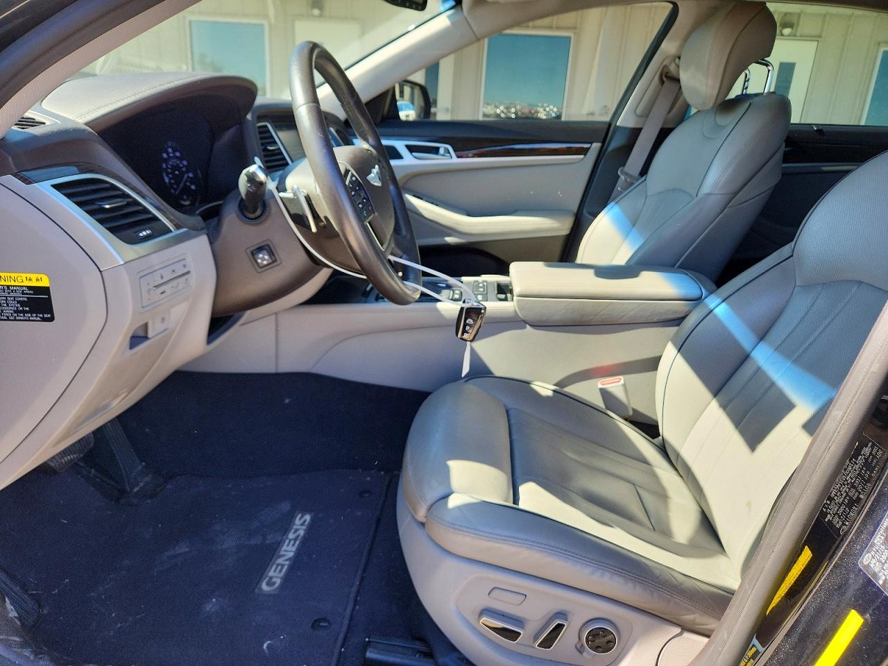 2015 Hyundai Genesis 3.8l Черный vin: KMHGN4JE8FU099214