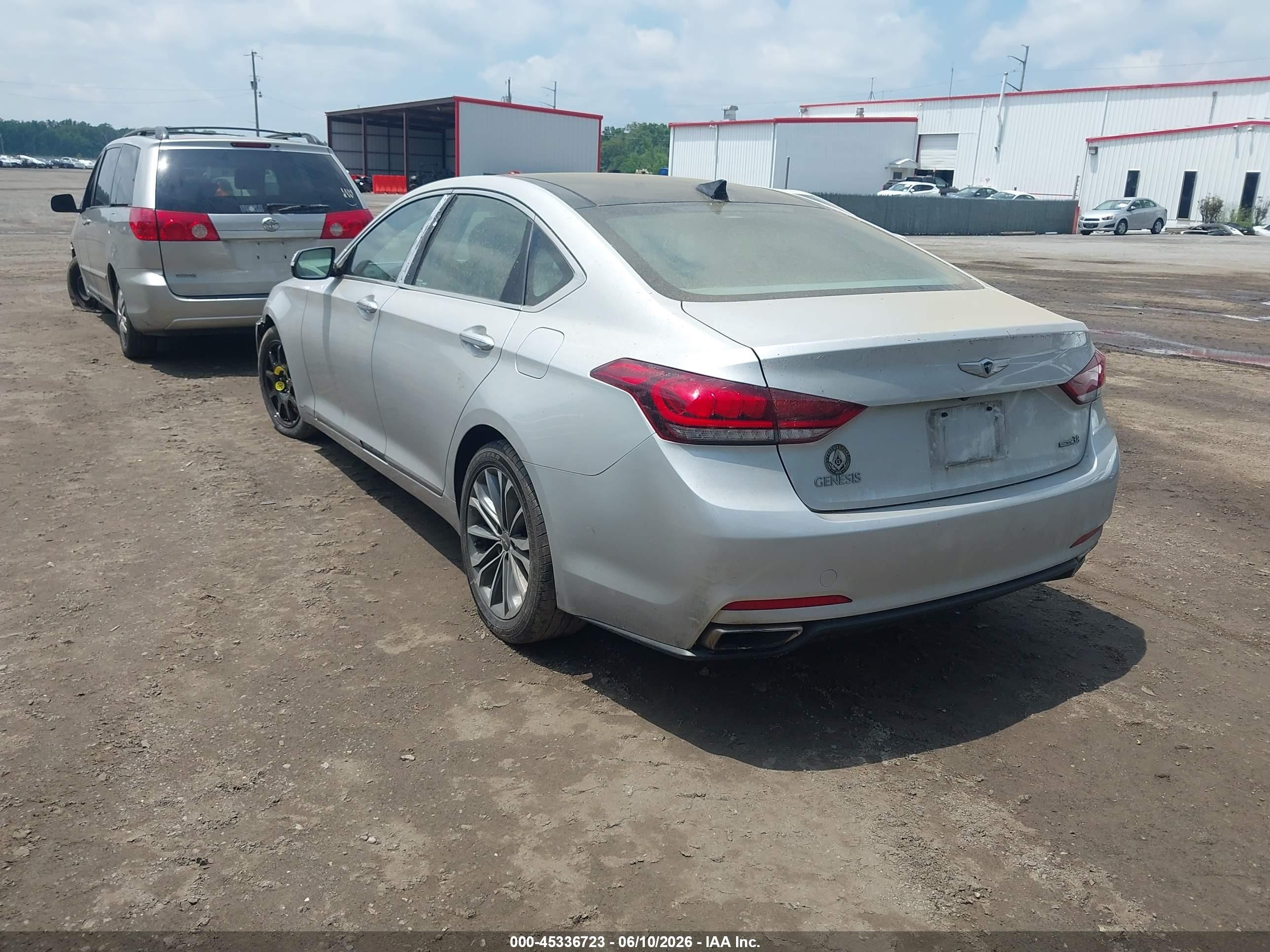 2015 Hyundai Genesis 3.8 Серебряный vin: KMHGN4JE8FU100281
