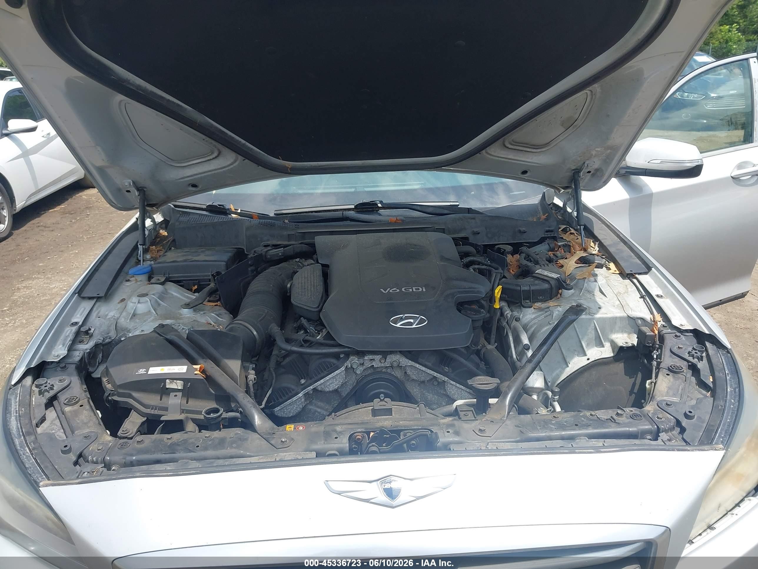 2015 Hyundai Genesis 3.8 Серебряный vin: KMHGN4JE8FU100281