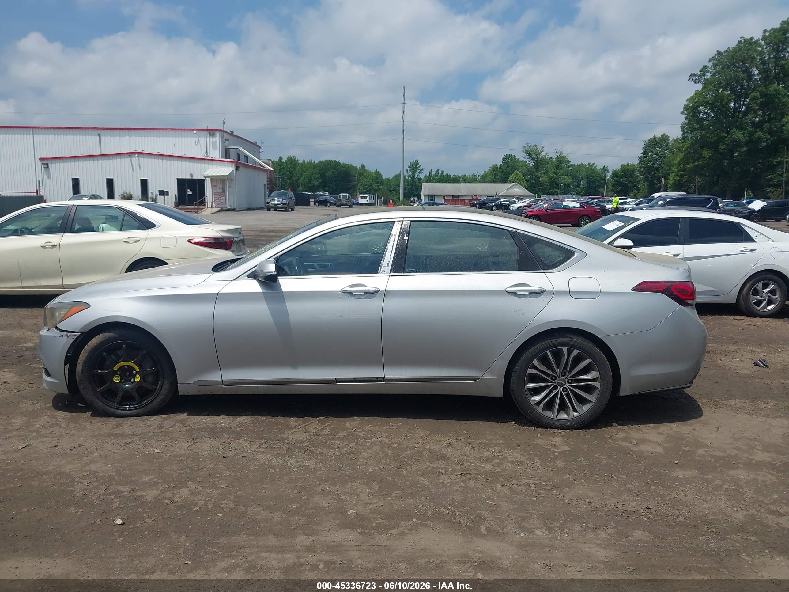 2015 Hyundai Genesis 3.8 Серебряный vin: KMHGN4JE8FU100281