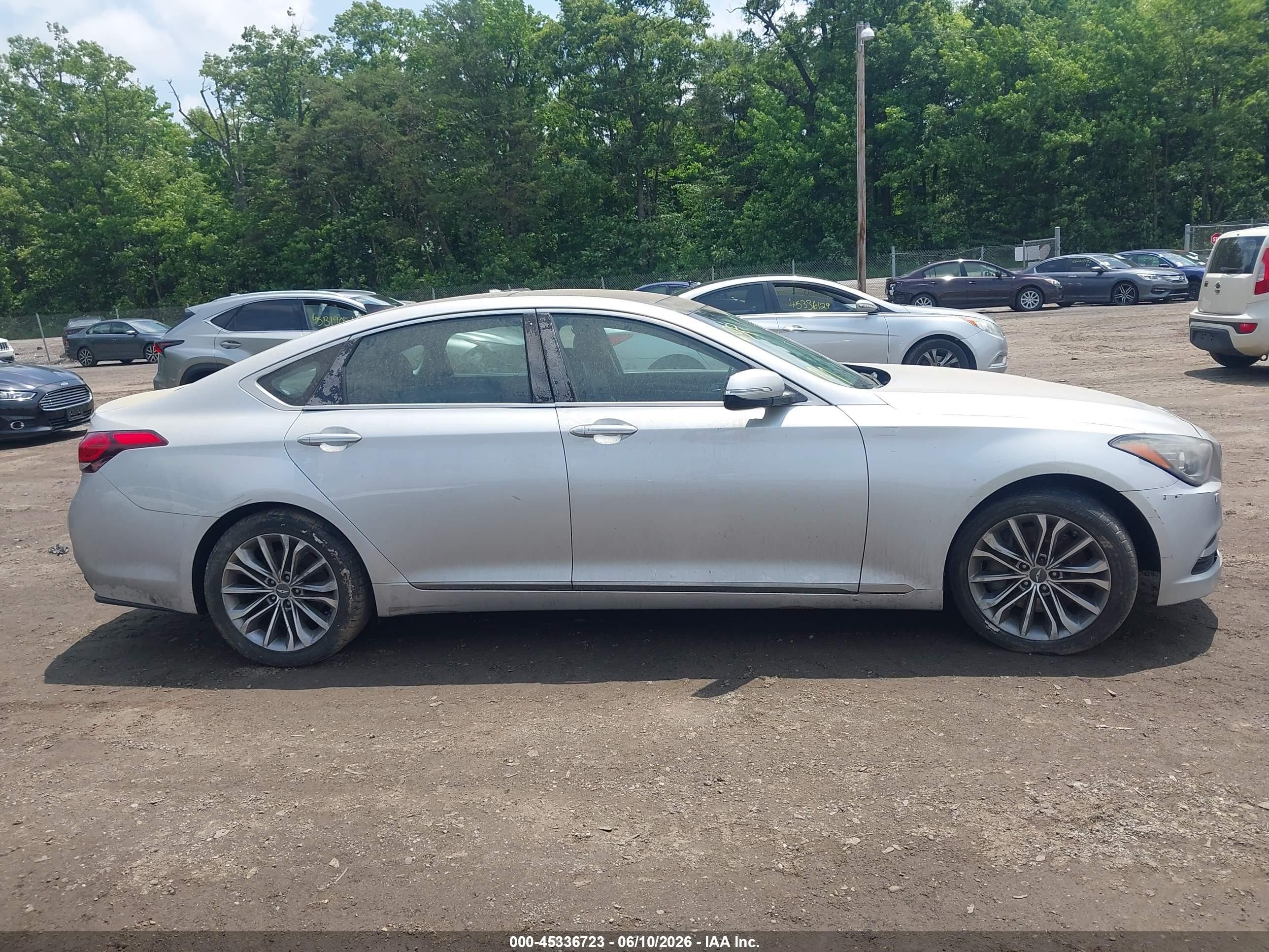 2015 Hyundai Genesis 3.8 Серебряный vin: KMHGN4JE8FU100281