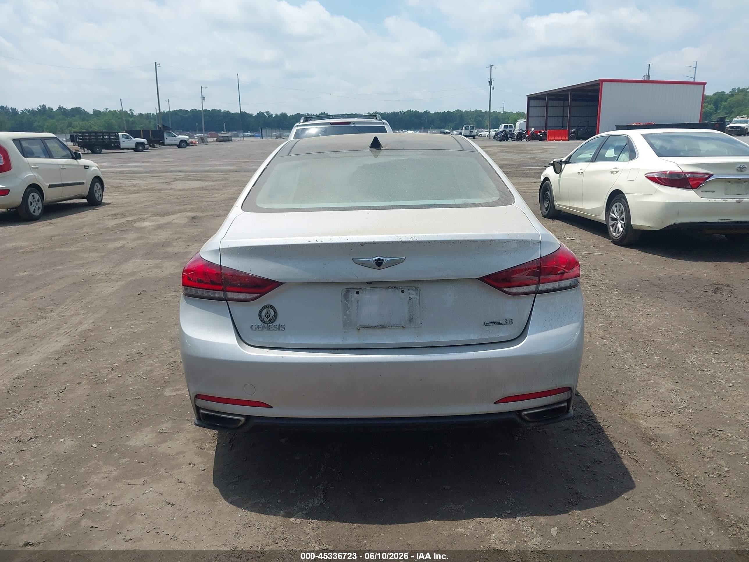 2015 Hyundai Genesis 3.8 Серебряный vin: KMHGN4JE8FU100281