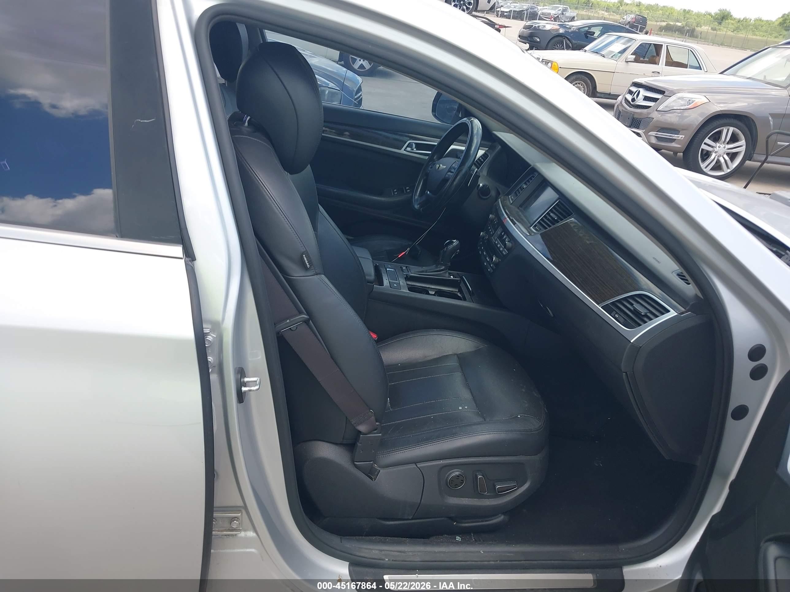 2016 Hyundai Genesis 3.8 Silver vin: KMHGN4JE8GU143553