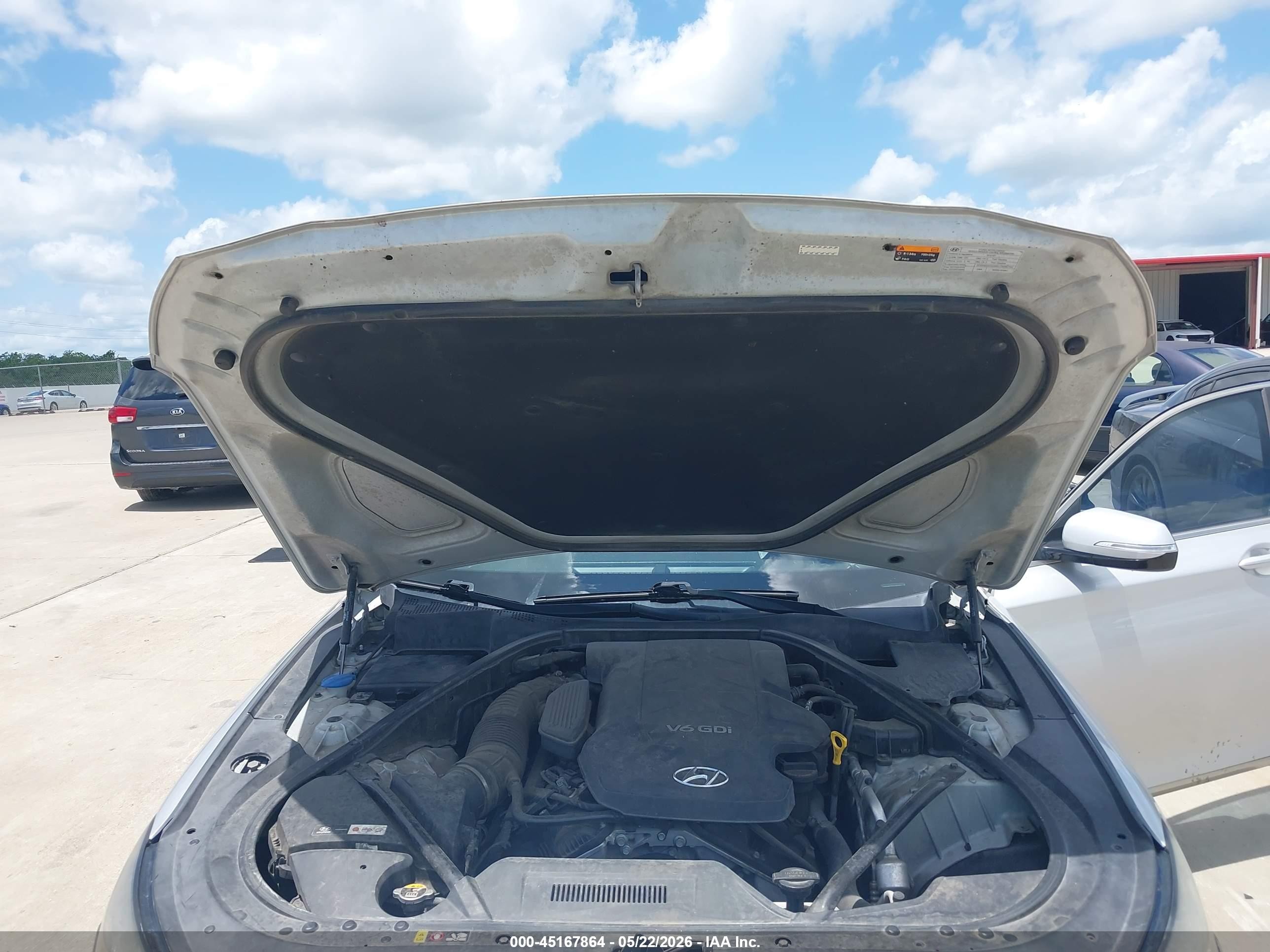 2016 Hyundai Genesis 3.8 Silver vin: KMHGN4JE8GU143553