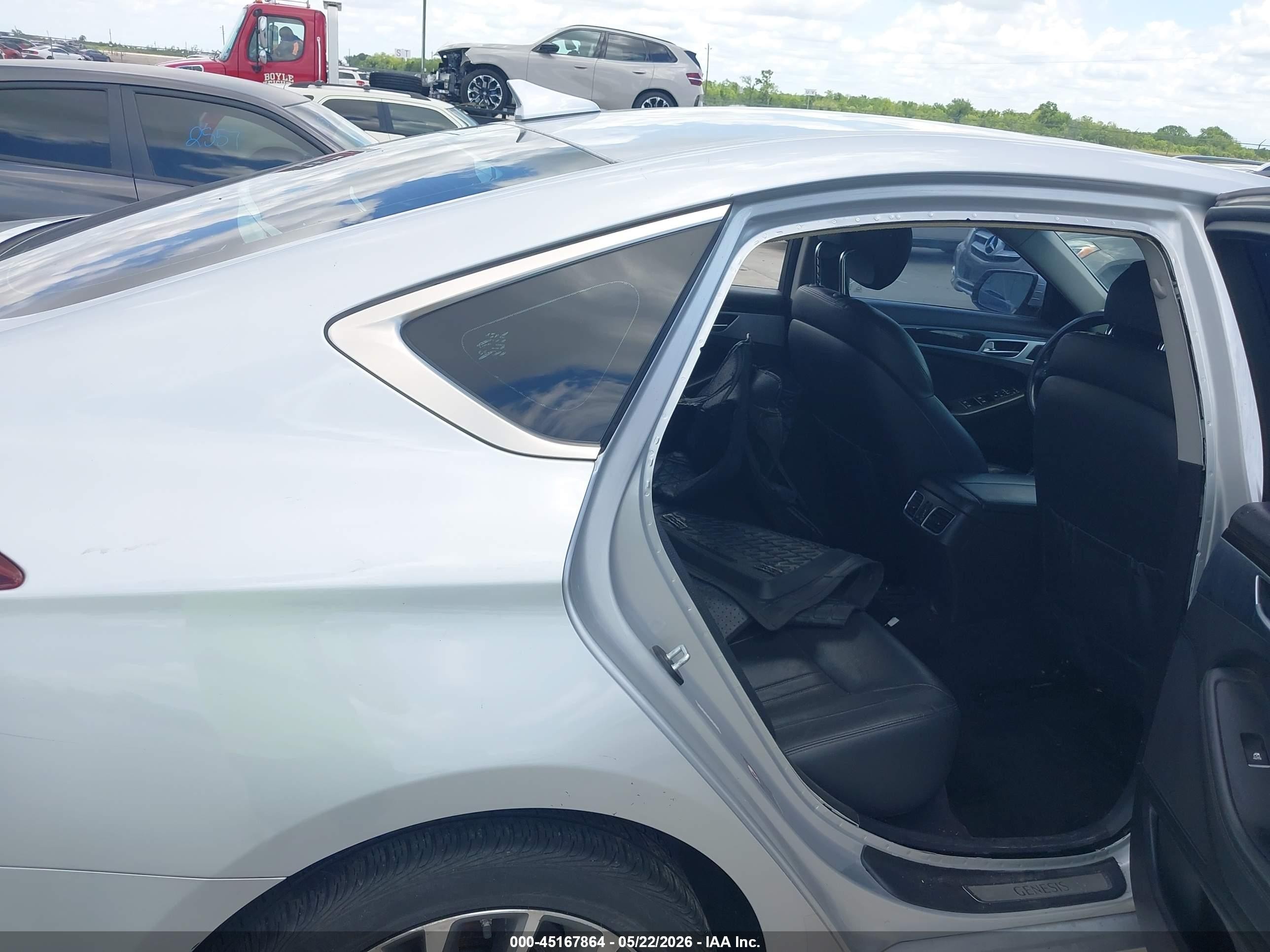 2016 Hyundai Genesis 3.8 Silver vin: KMHGN4JE8GU143553