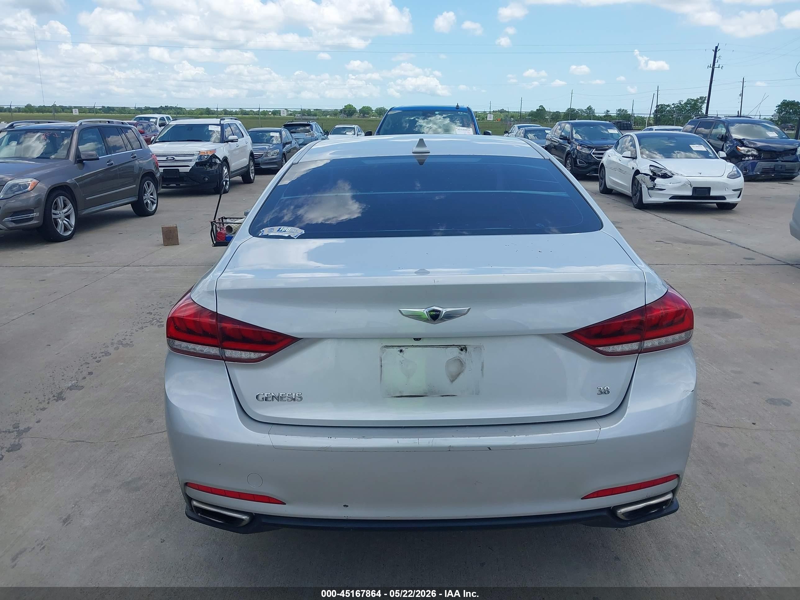 2016 Hyundai Genesis 3.8 Silver vin: KMHGN4JE8GU143553