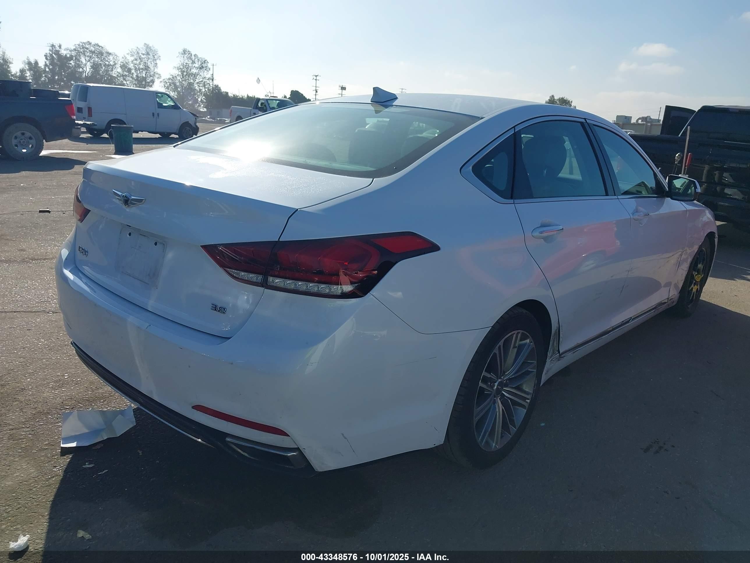 2018 Genesis G80 3.8 Белый vin: KMHGN4JE8JU262906