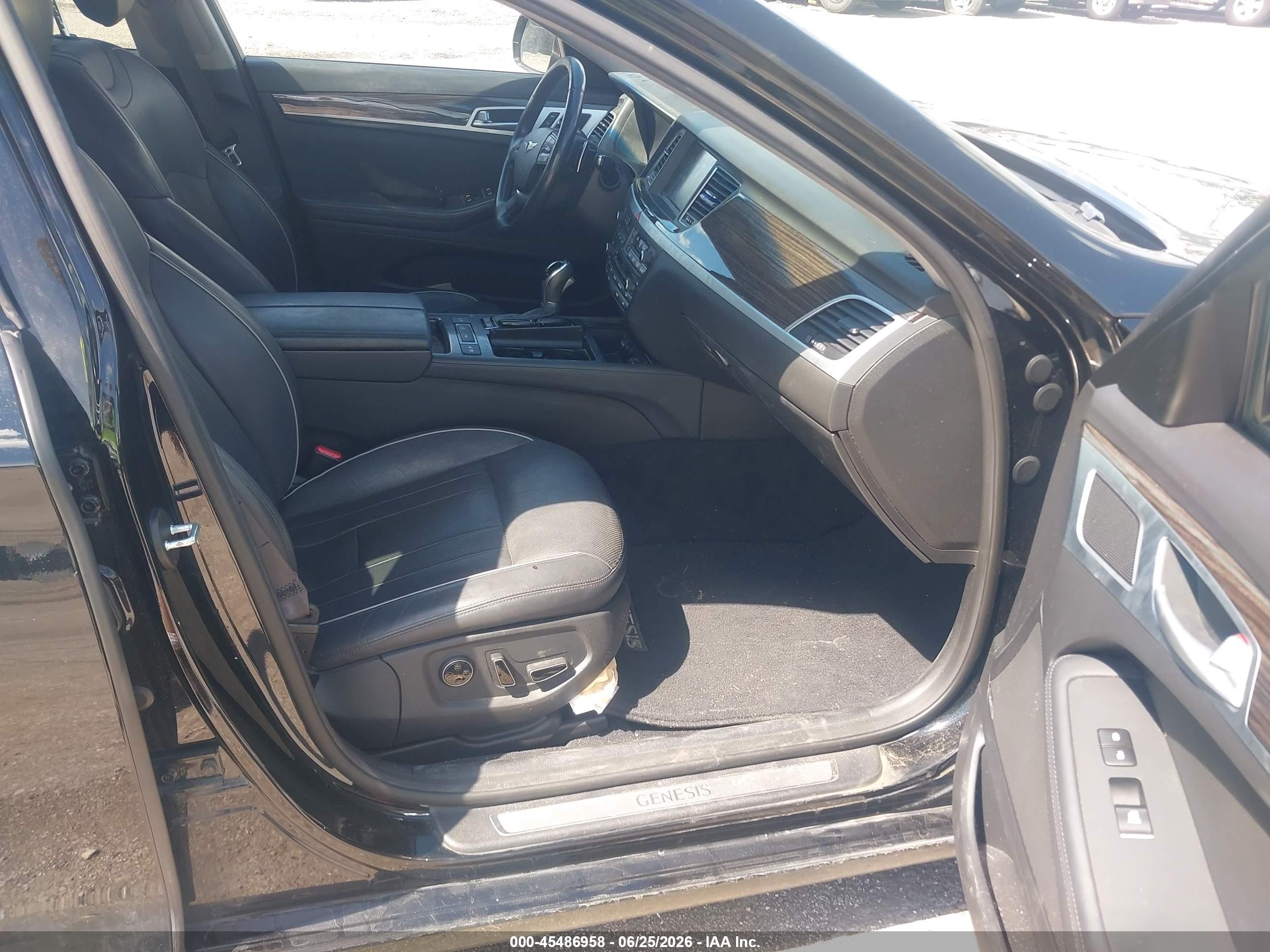 2015 Hyundai Genesis 3.8 Black vin: KMHGN4JE9FU016664