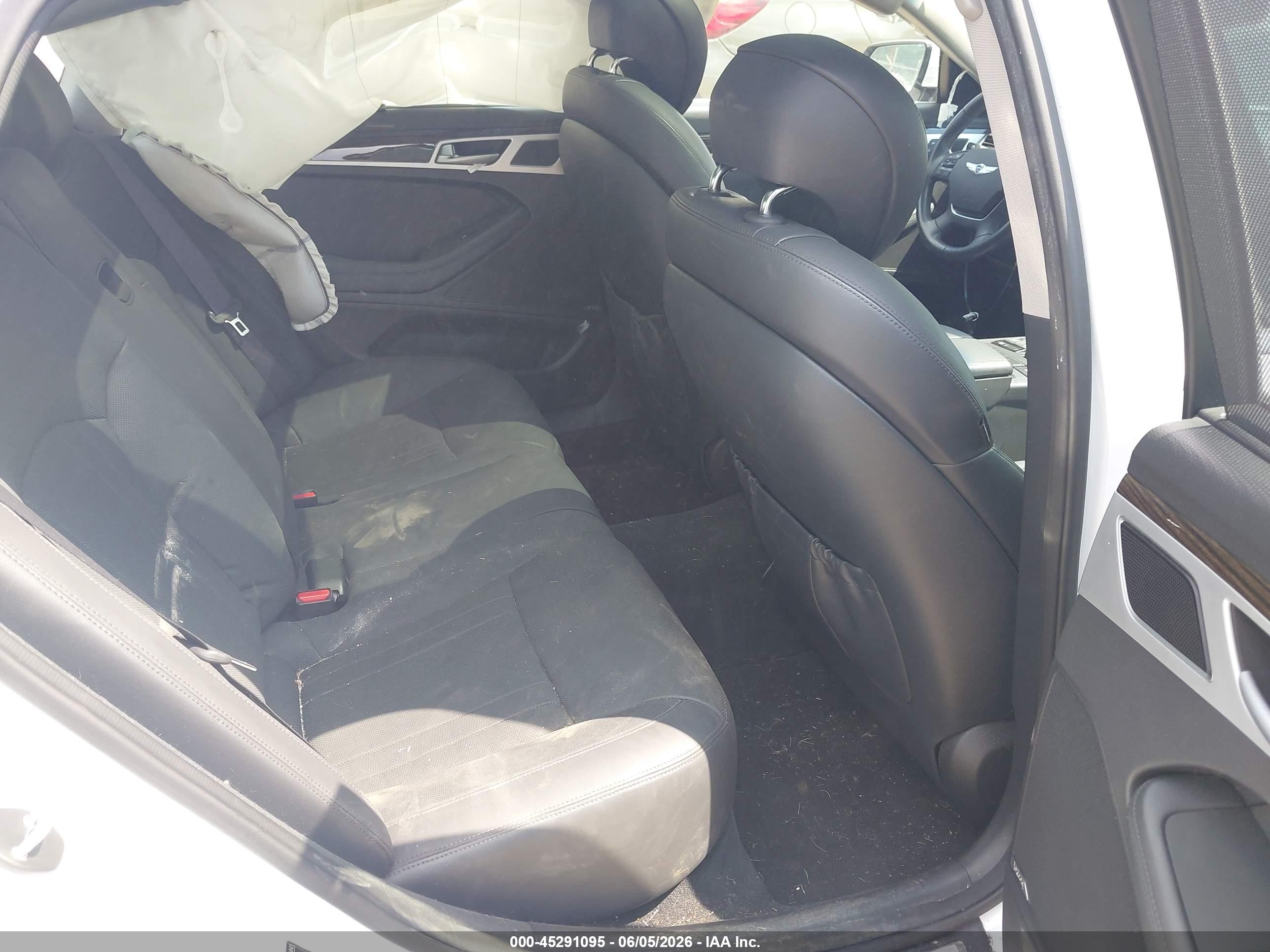 2015 Hyundai Genesis 3.8 Белый vin: KMHGN4JE9FU018124