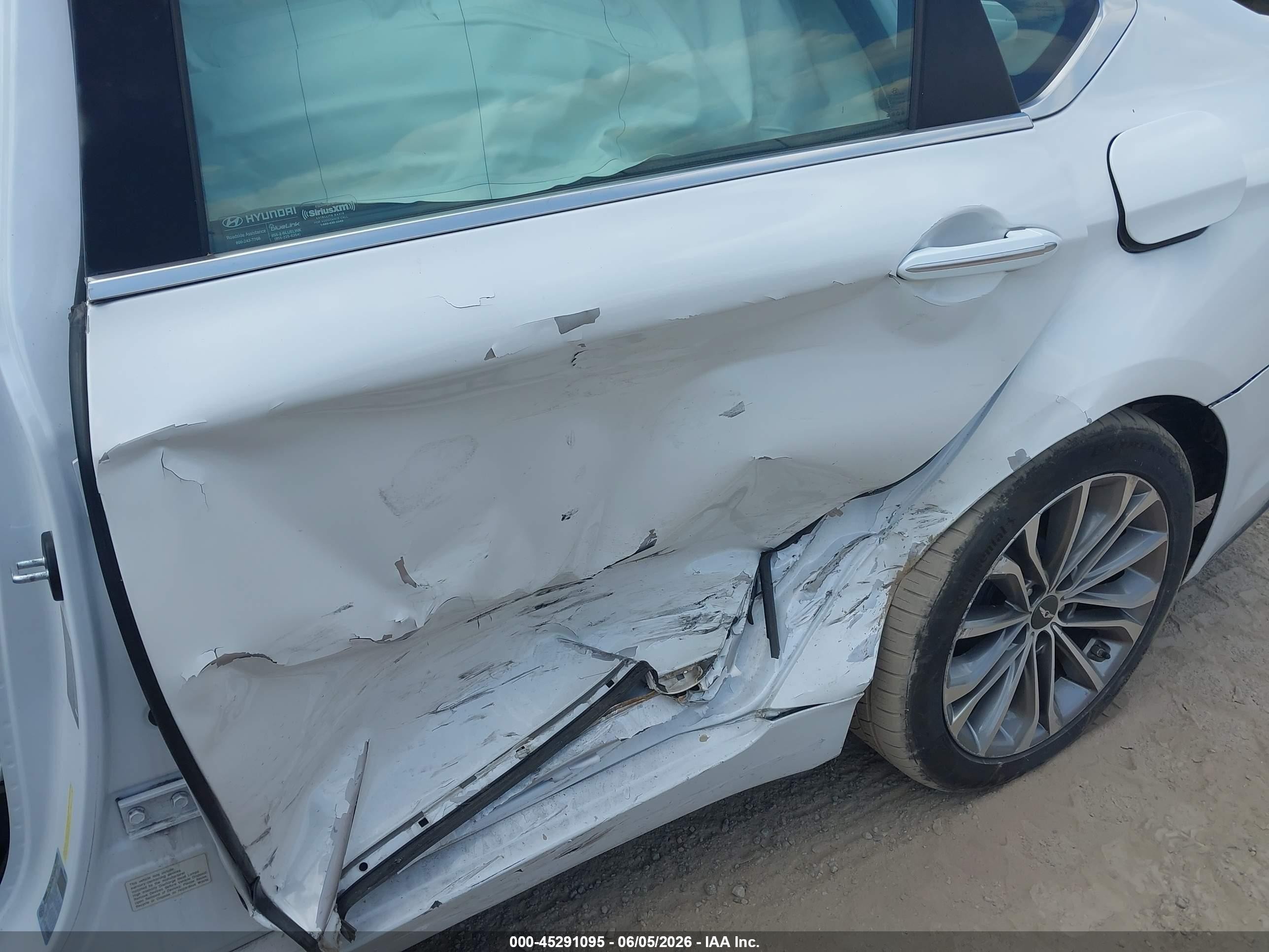 2015 Hyundai Genesis 3.8 Белый vin: KMHGN4JE9FU018124