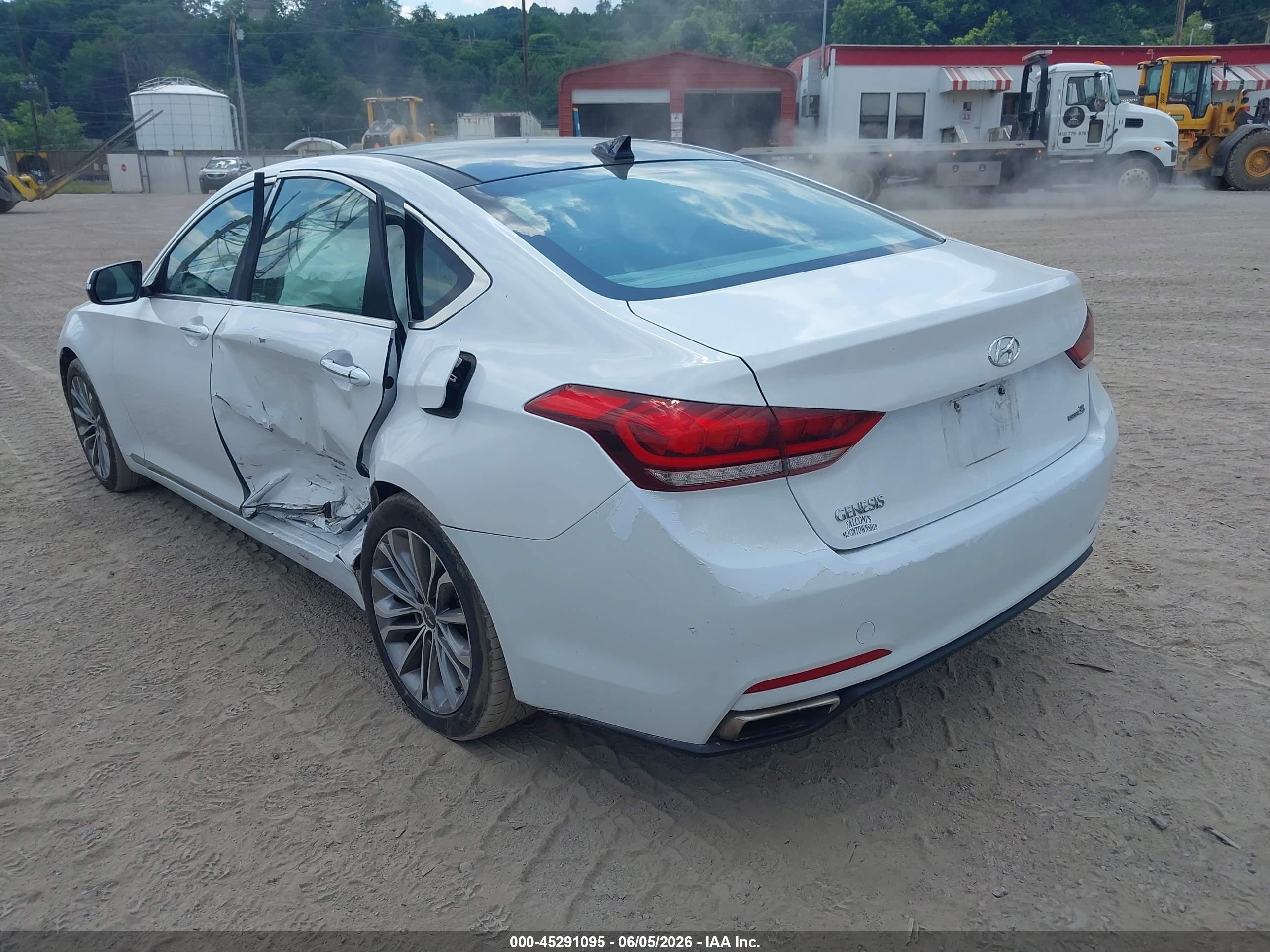 2015 Hyundai Genesis 3.8 Белый vin: KMHGN4JE9FU018124