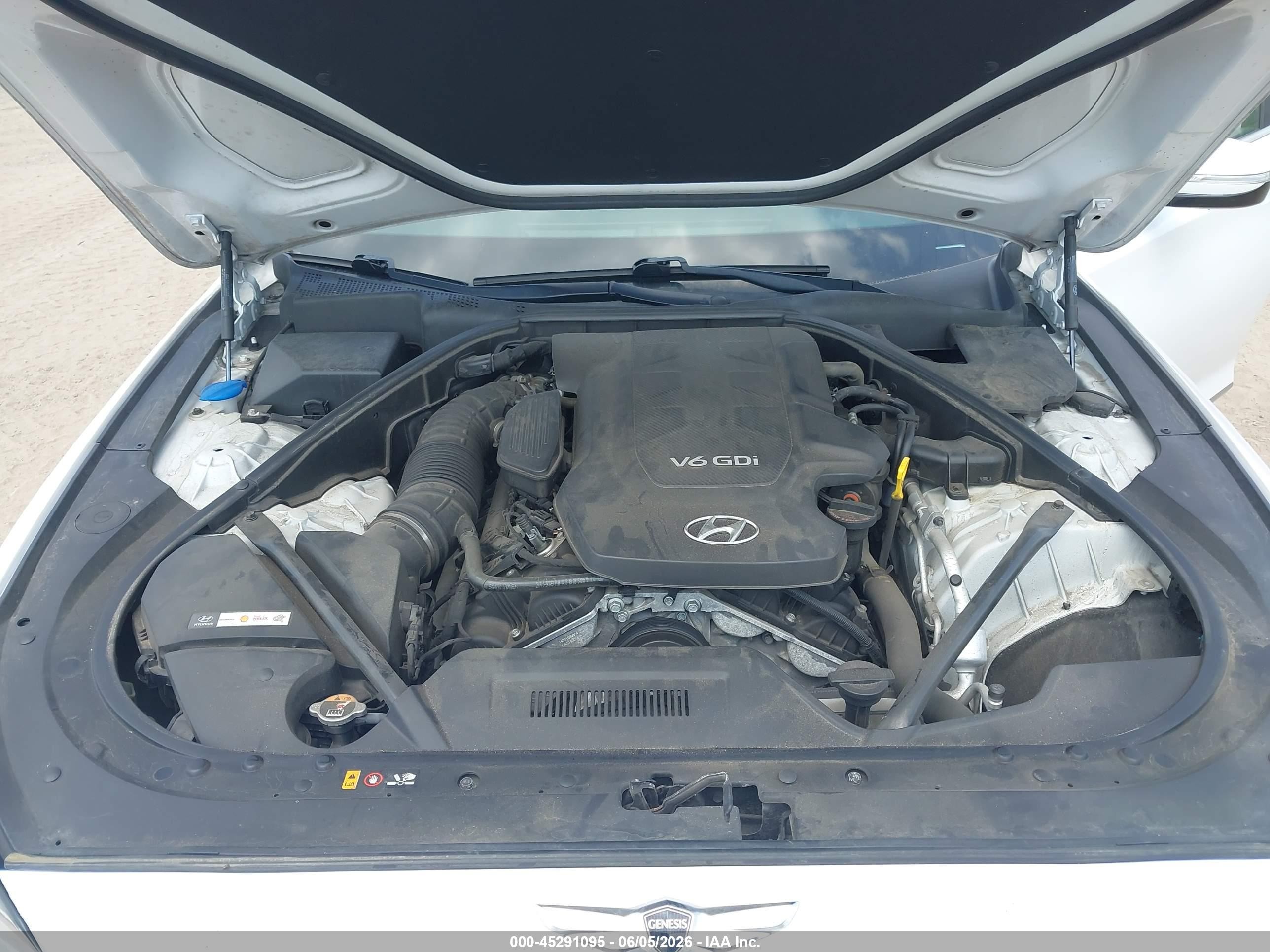 2015 Hyundai Genesis 3.8 Белый vin: KMHGN4JE9FU018124