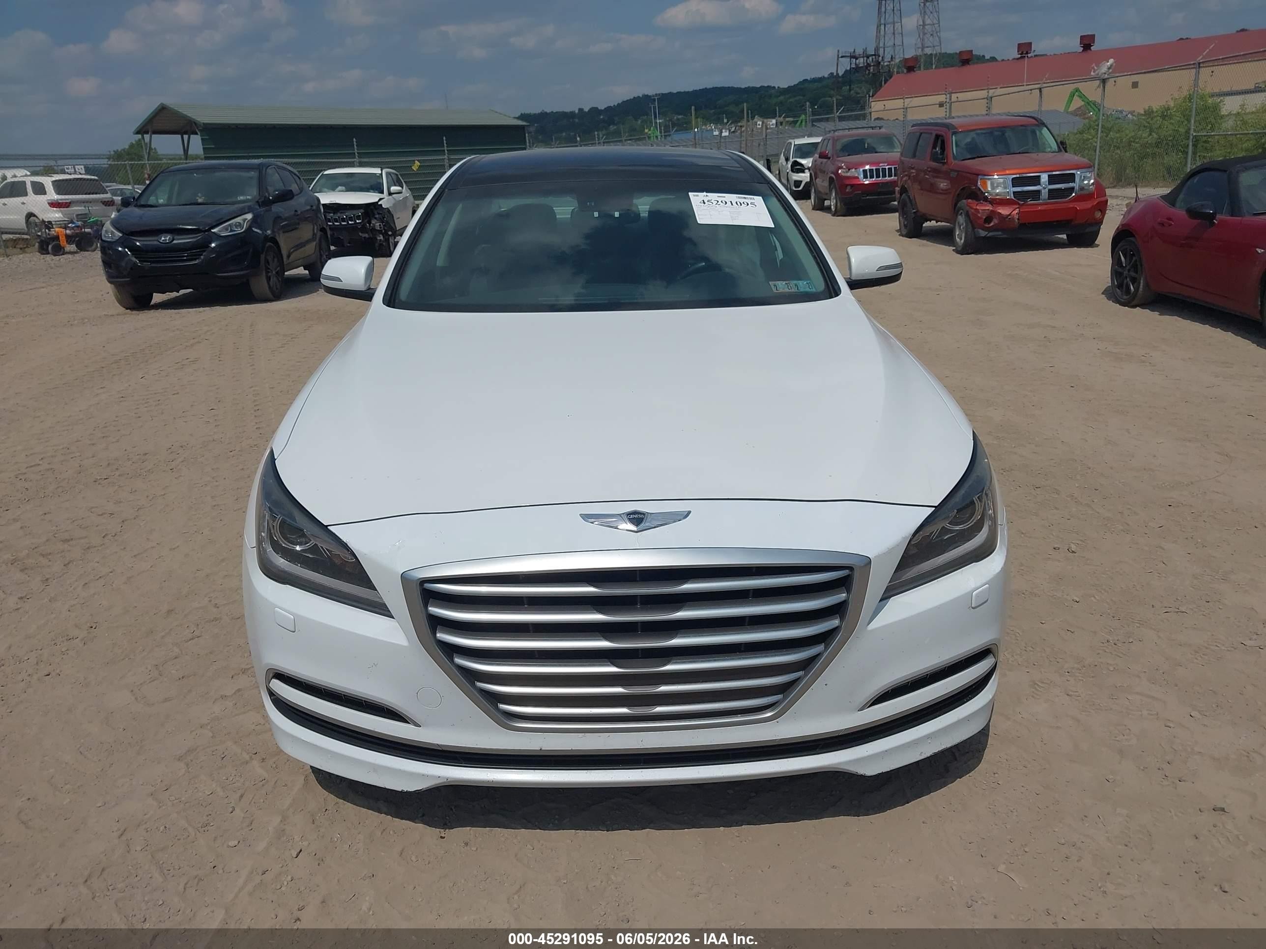 2015 Hyundai Genesis 3.8 Белый vin: KMHGN4JE9FU018124