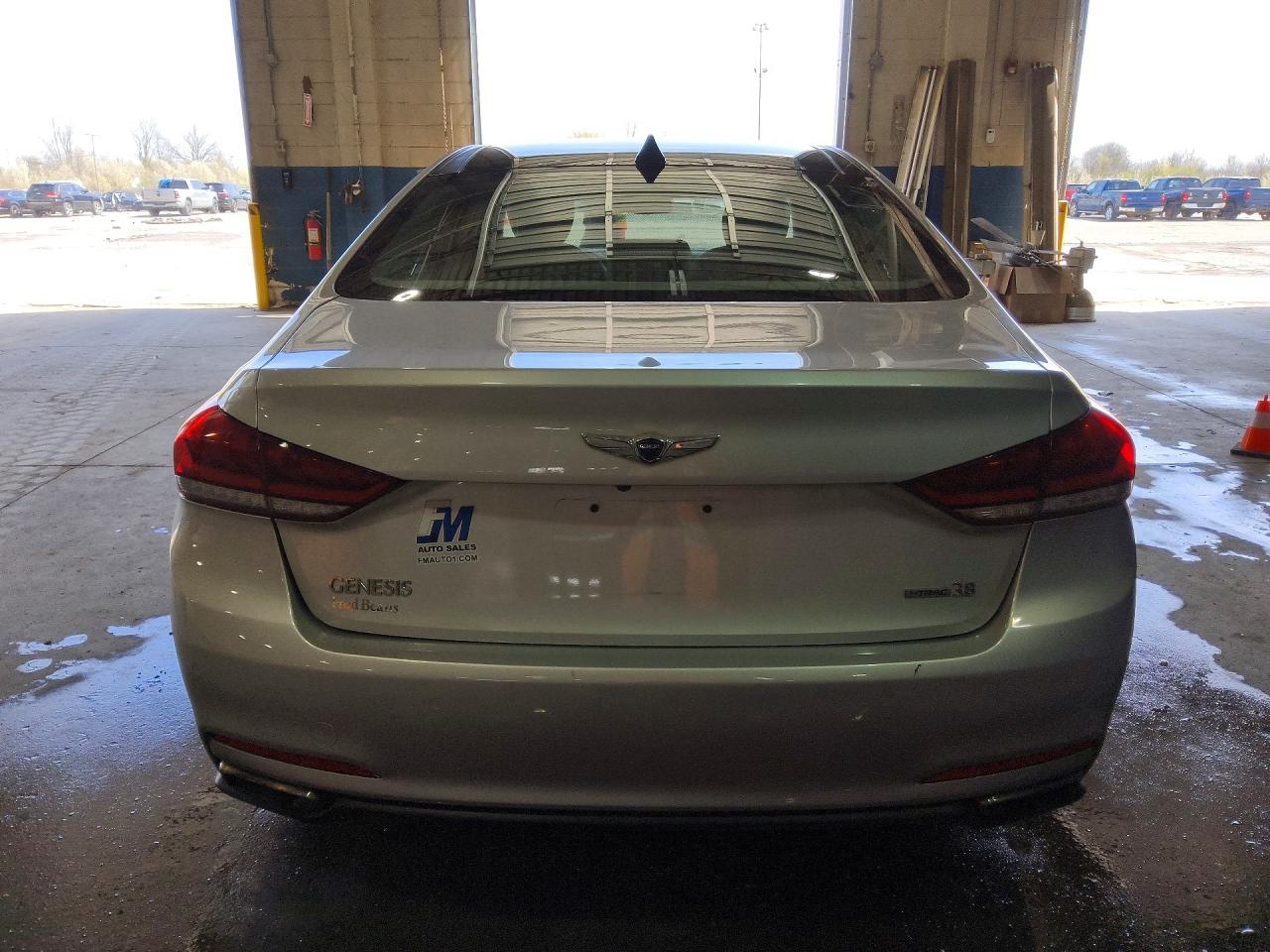 2015 Hyundai Genesis 3.8l Silver vin: KMHGN4JE9FU021914