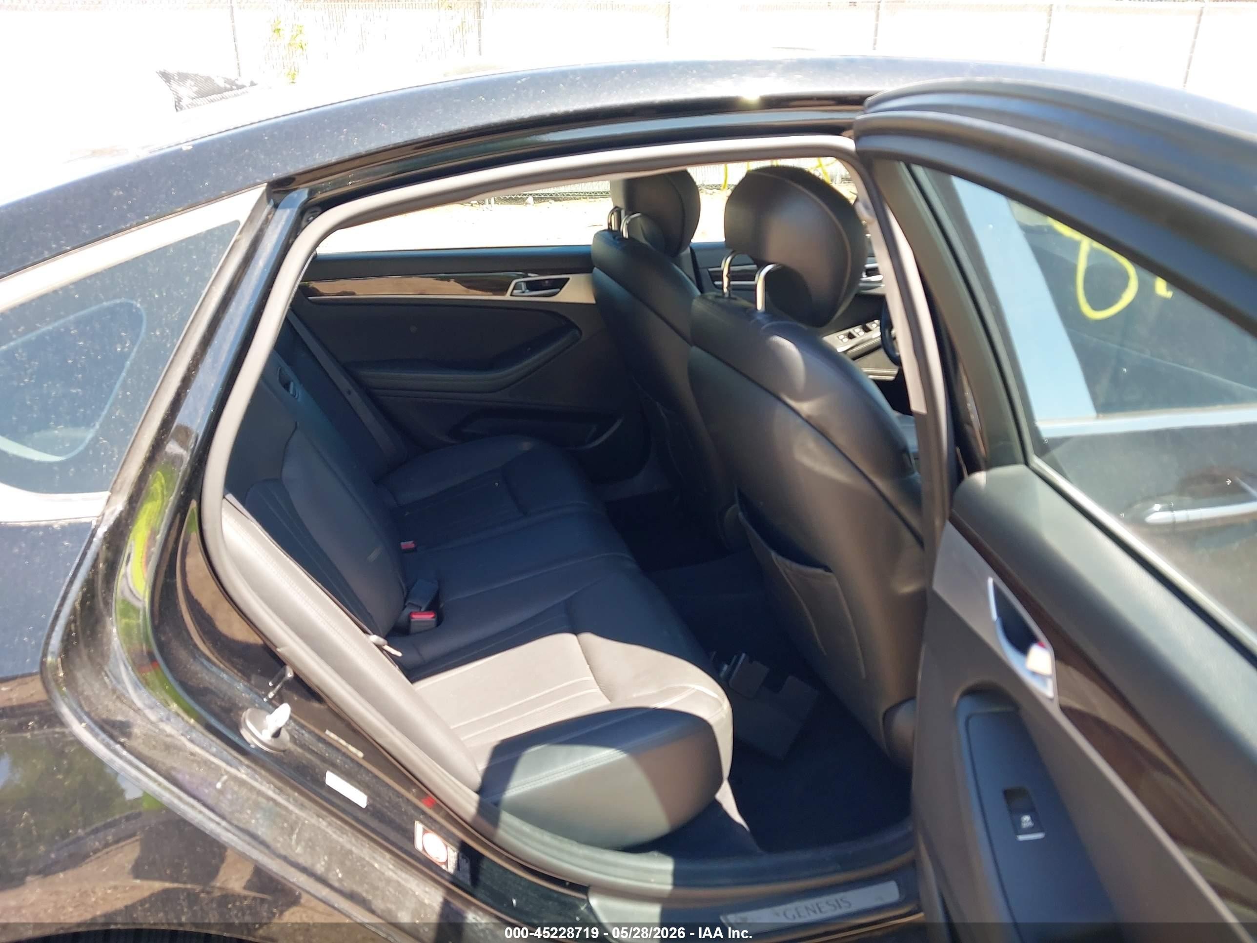2015 Hyundai Genesis 3.8 Black vin: KMHGN4JE9FU040124