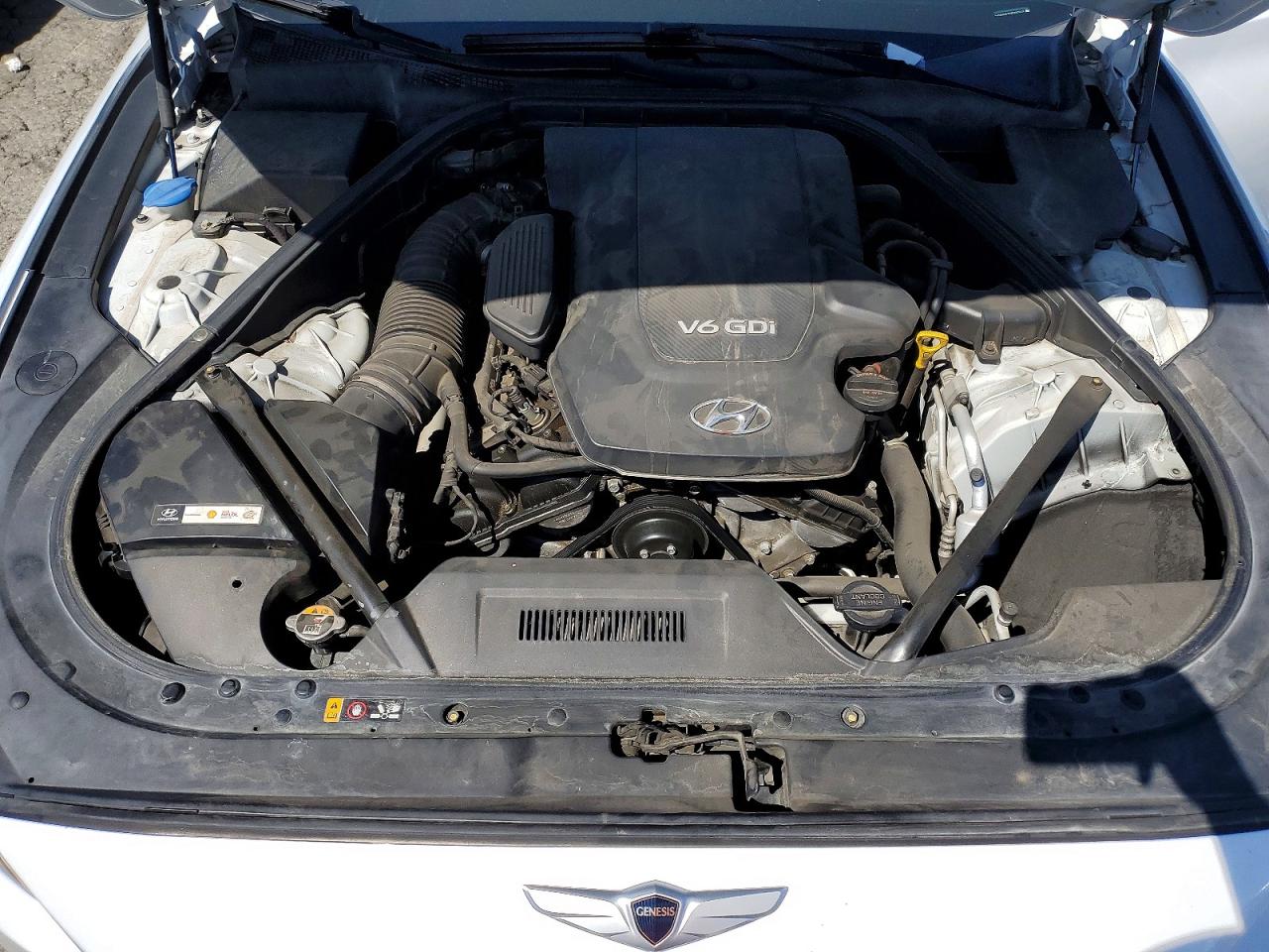 2015 Hyundai Genesis 3.8l Белый vin: KMHGN4JE9FU043525