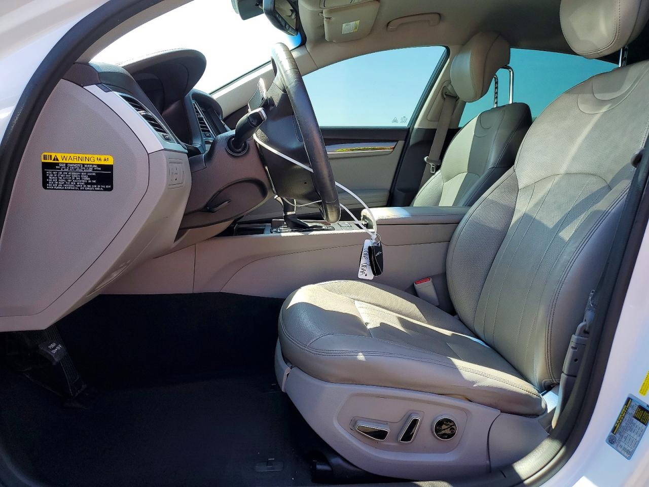 2015 Hyundai Genesis 3.8l Белый vin: KMHGN4JE9FU043525