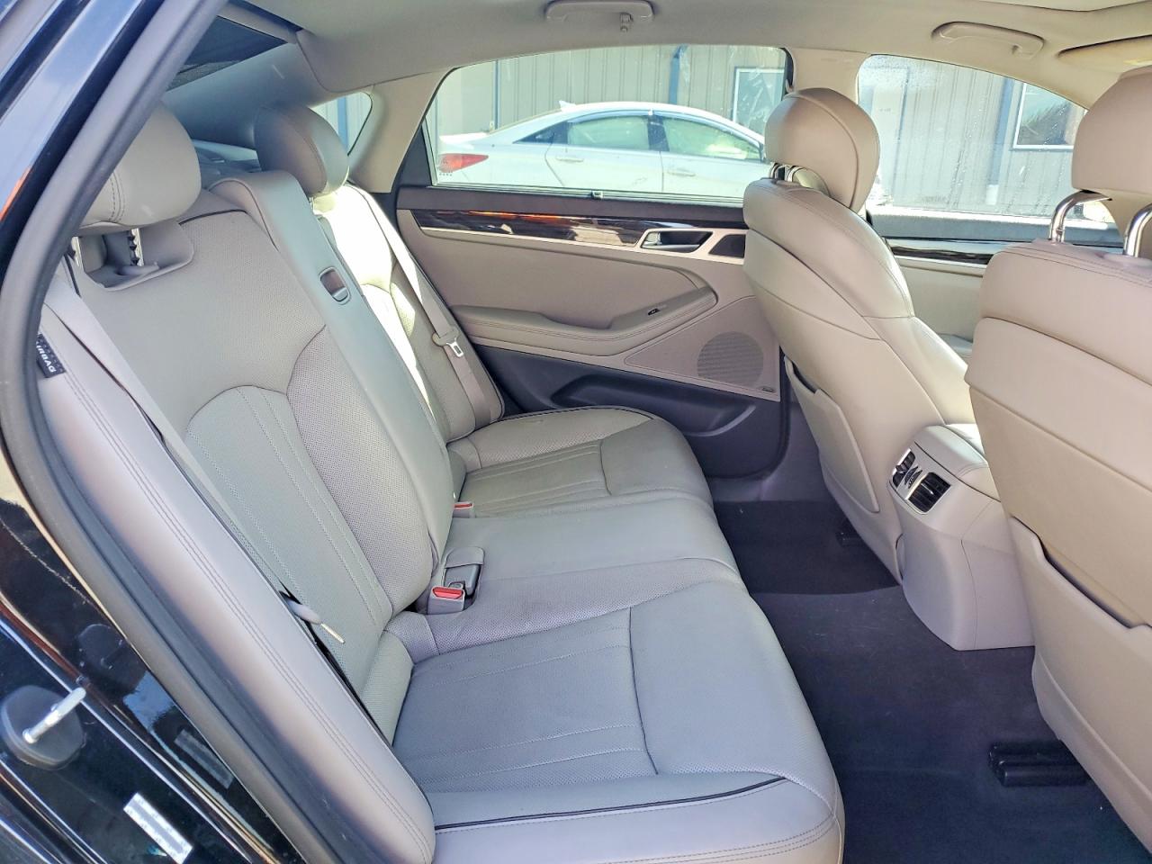 2015 Hyundai Genesis 3.8l Черный vin: KMHGN4JE9FU068540