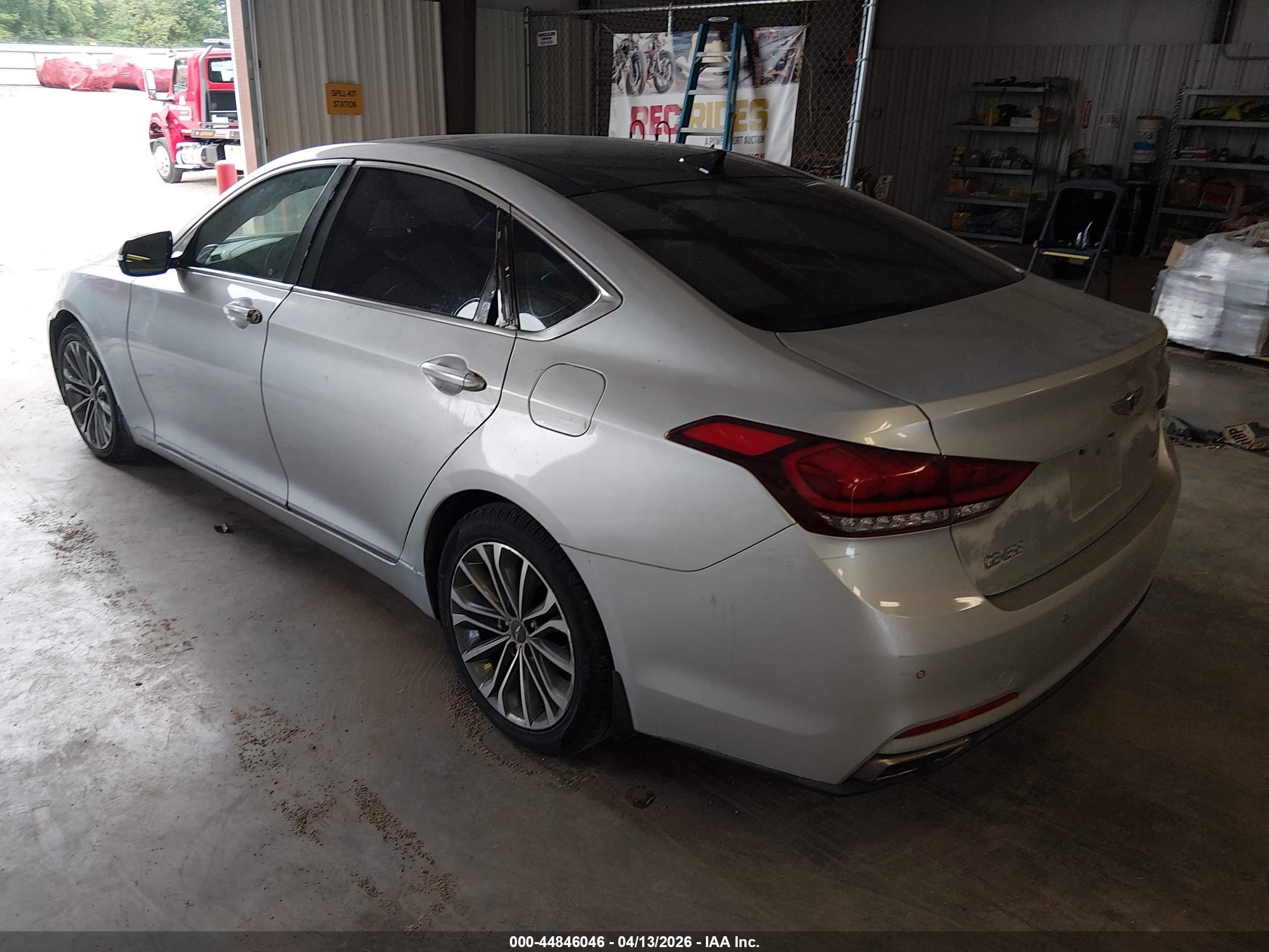 2015 Hyundai Genesis 3.8 Silver vin: KMHGN4JE9FU073754
