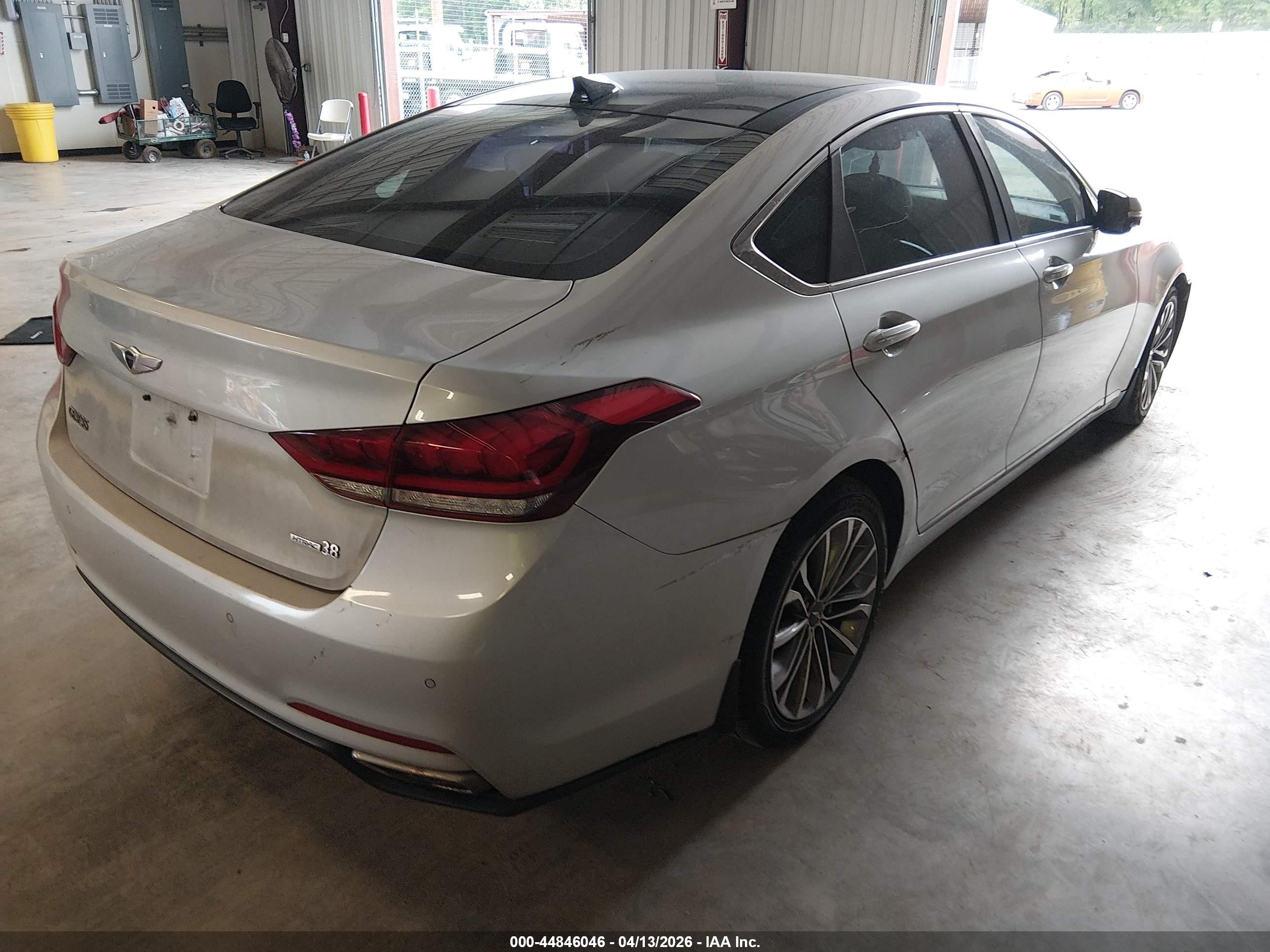 2015 Hyundai Genesis 3.8 Silver vin: KMHGN4JE9FU073754