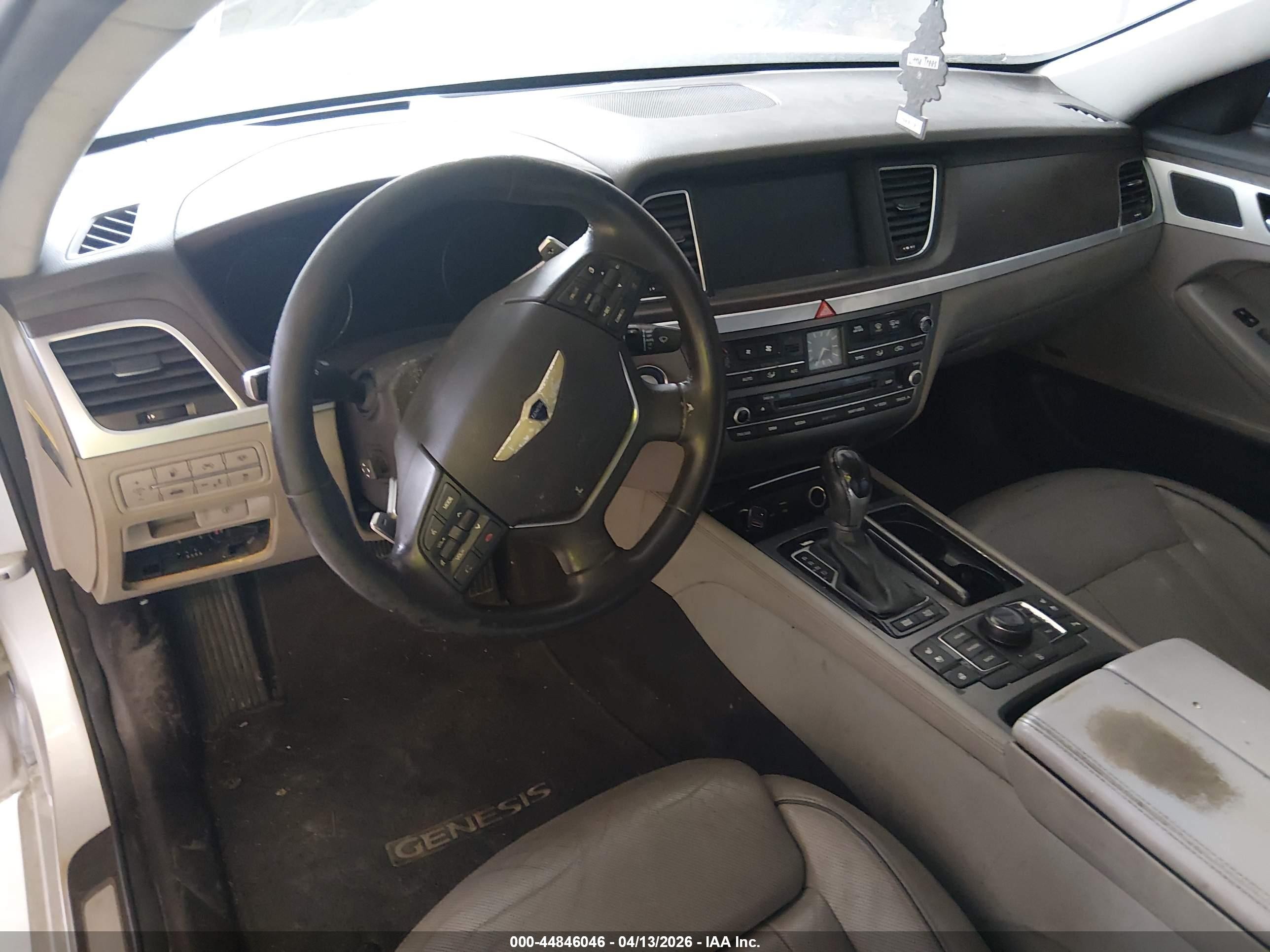 2015 Hyundai Genesis 3.8 Silver vin: KMHGN4JE9FU073754
