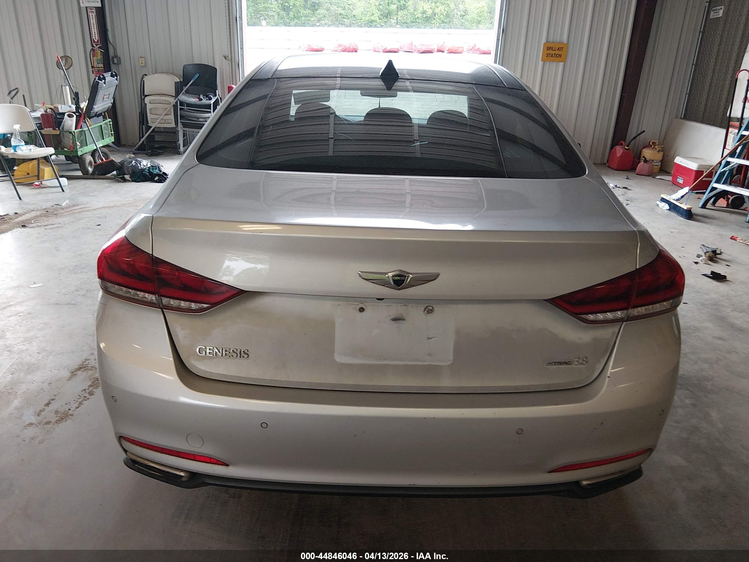 2015 Hyundai Genesis 3.8 Silver vin: KMHGN4JE9FU073754