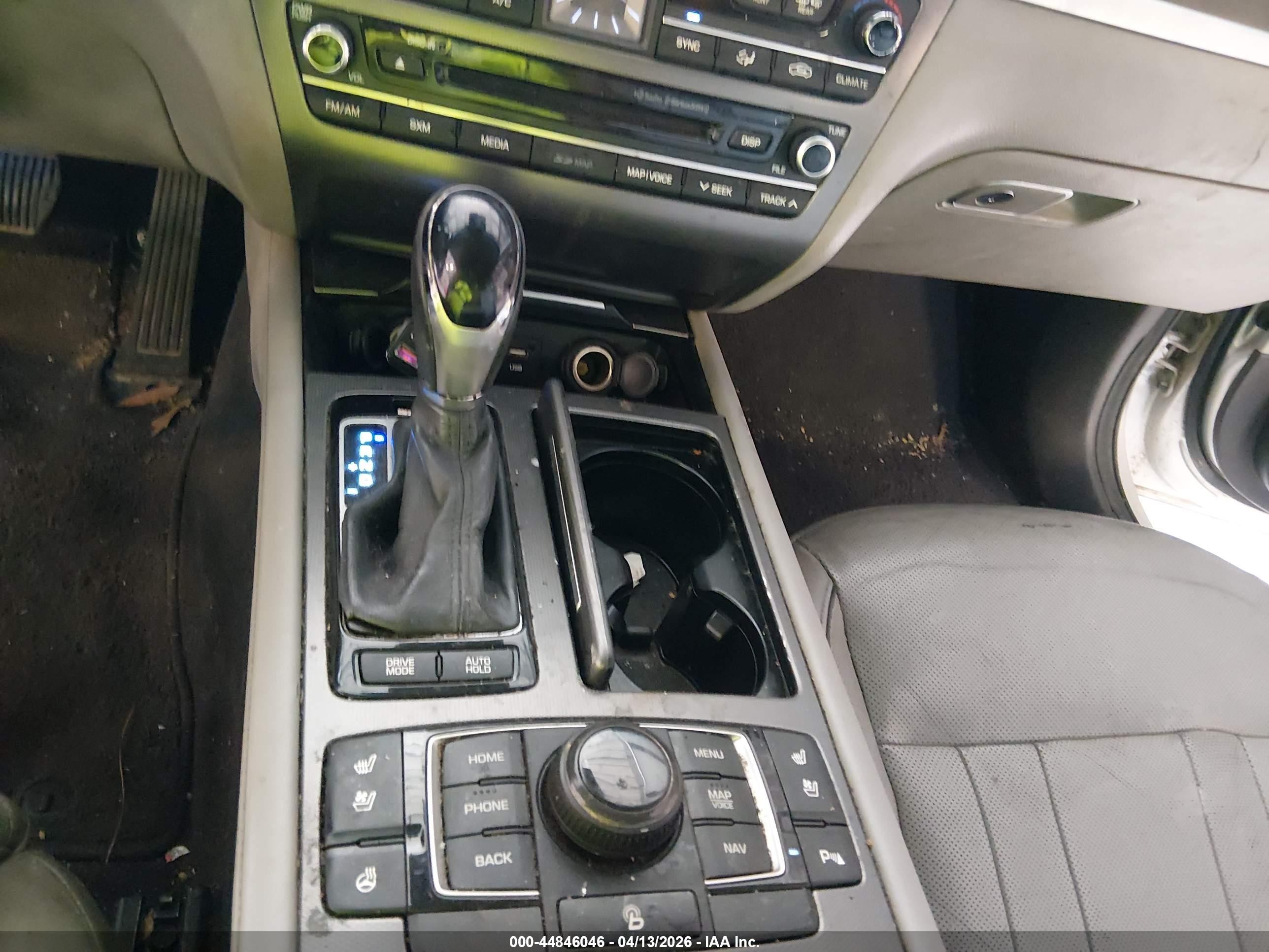 2015 Hyundai Genesis 3.8 Silver vin: KMHGN4JE9FU073754