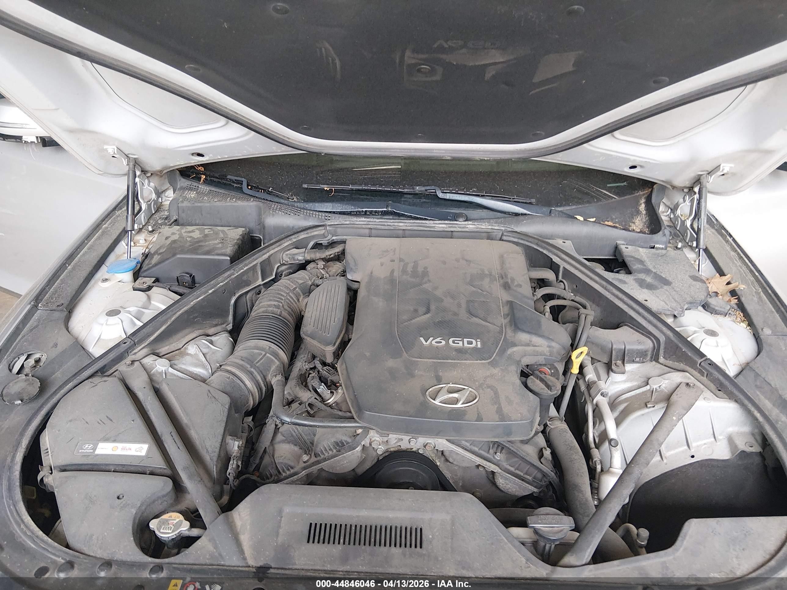 2015 Hyundai Genesis 3.8 Silver vin: KMHGN4JE9FU073754