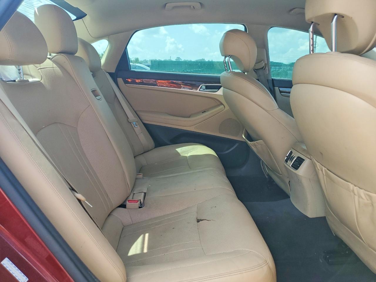 2015 Hyundai Genesis 3.8l Red vin: KMHGN4JE9FU075584