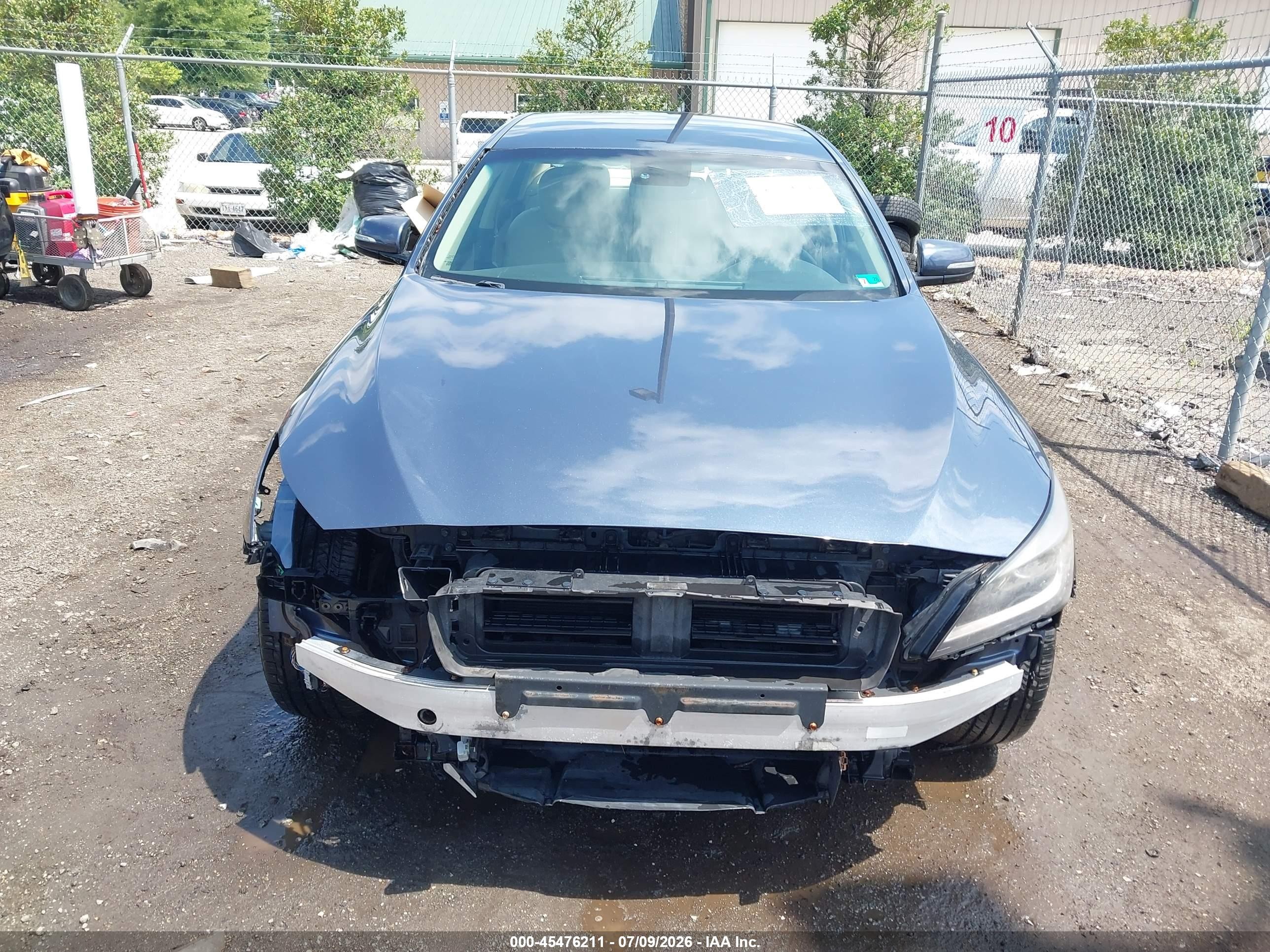 2015 Hyundai Genesis 3.8 Blue vin: KMHGN4JE9FU094202